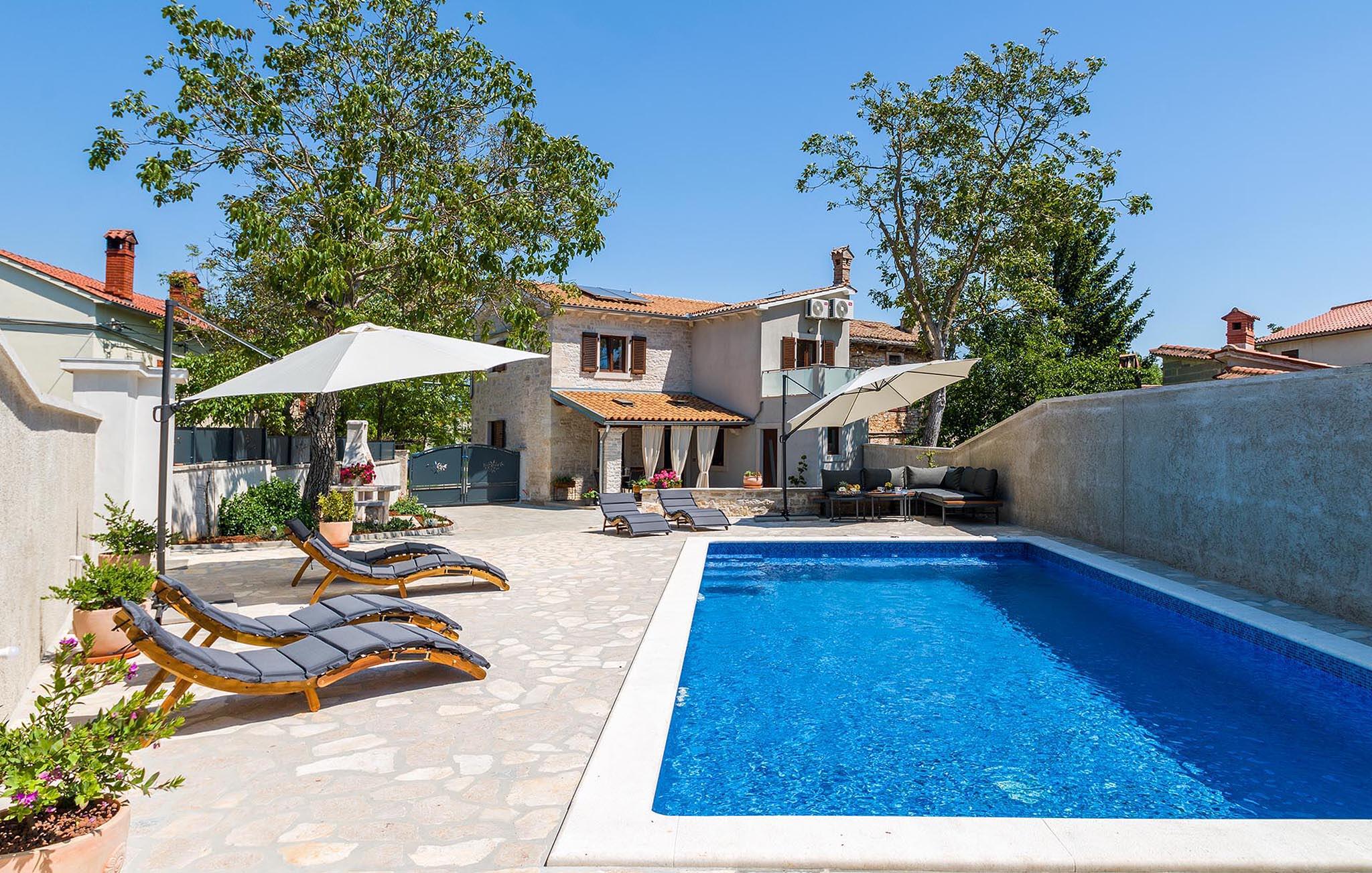 Ferienhaus mit umzäuntem Garten in Barban-Sajini (Kroatien) und 1 Hund erlaubt