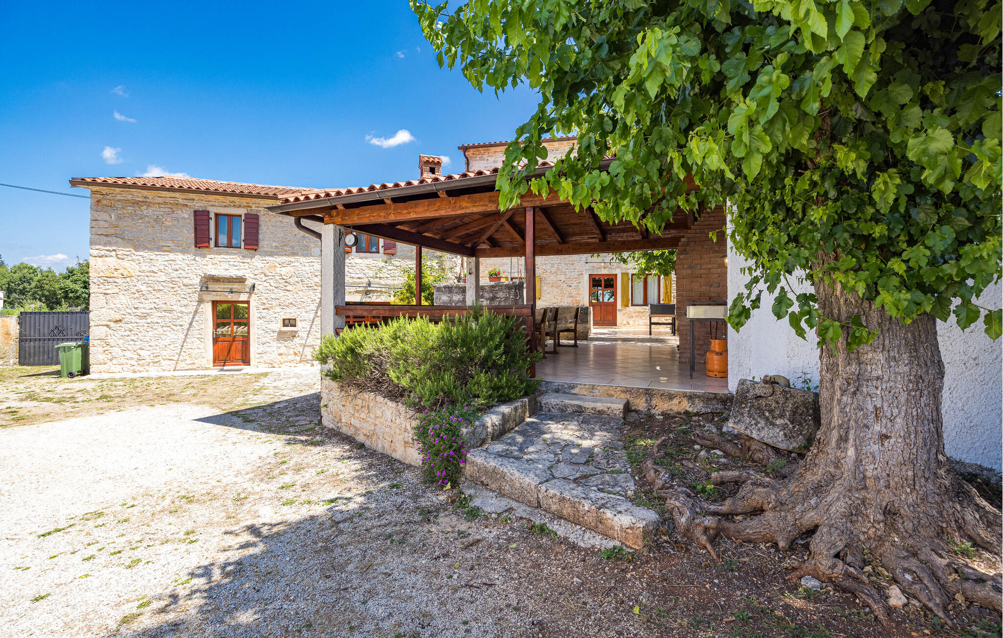 Vakantiehuis met omheinde tuin in Barban - Orihi (Kroatië) 2 honden zijn welkom