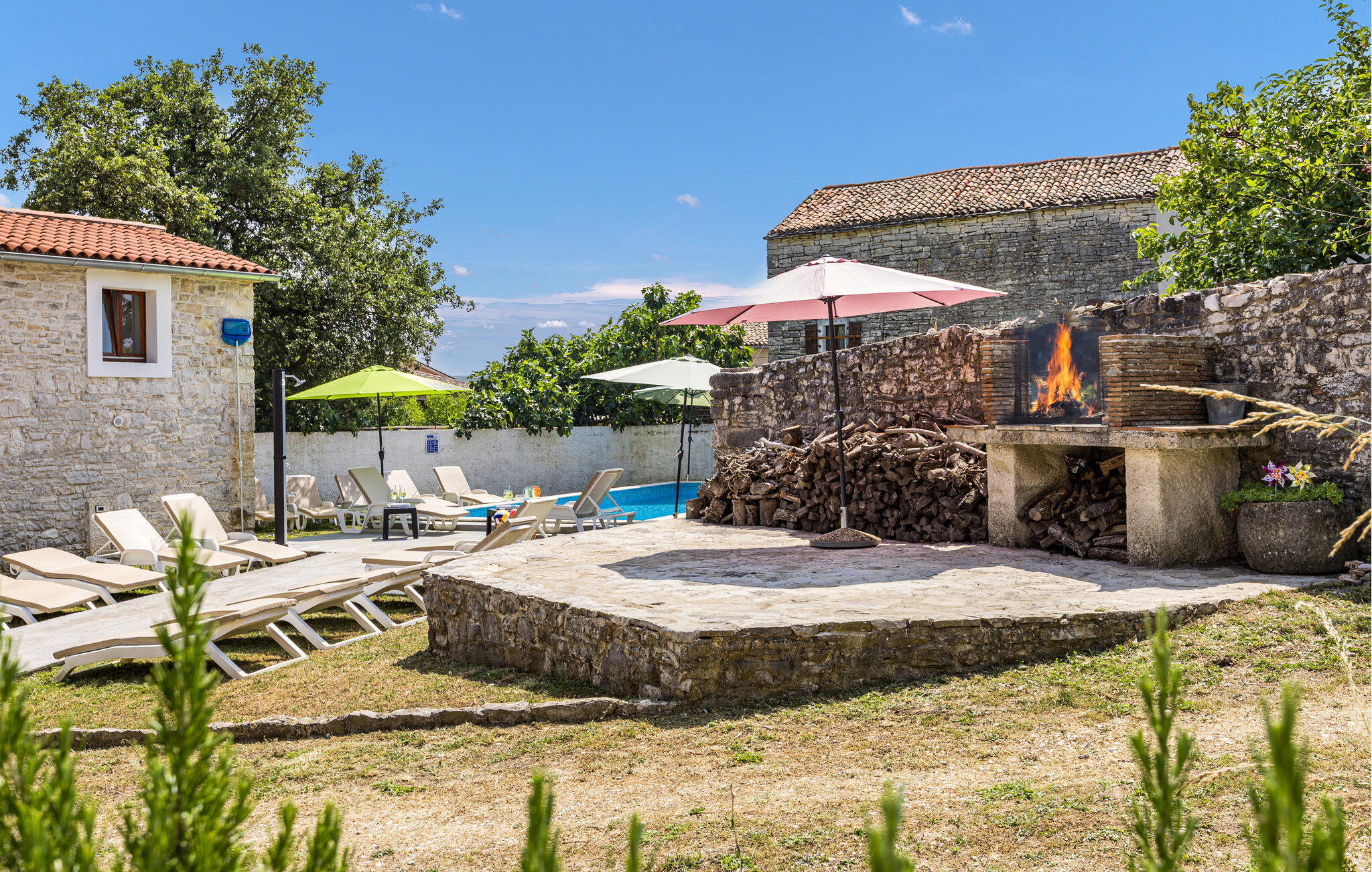 Vakantiehuis met omheinde tuin in Barban - Orihi (Kroatië) 2 honden zijn welkom