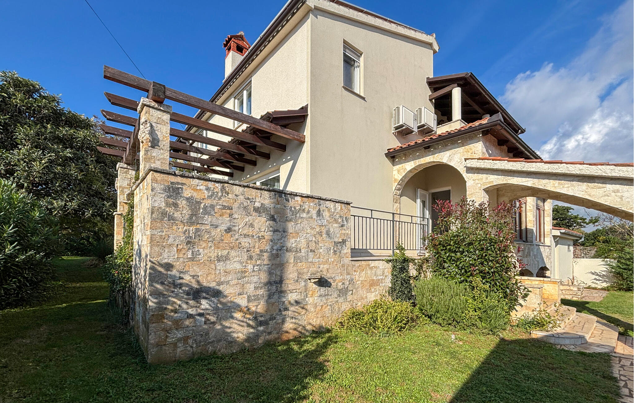 Ferienhaus mit umzäuntem Garten in Liznjan (Kroatien) und 2 Hunde erlaubt