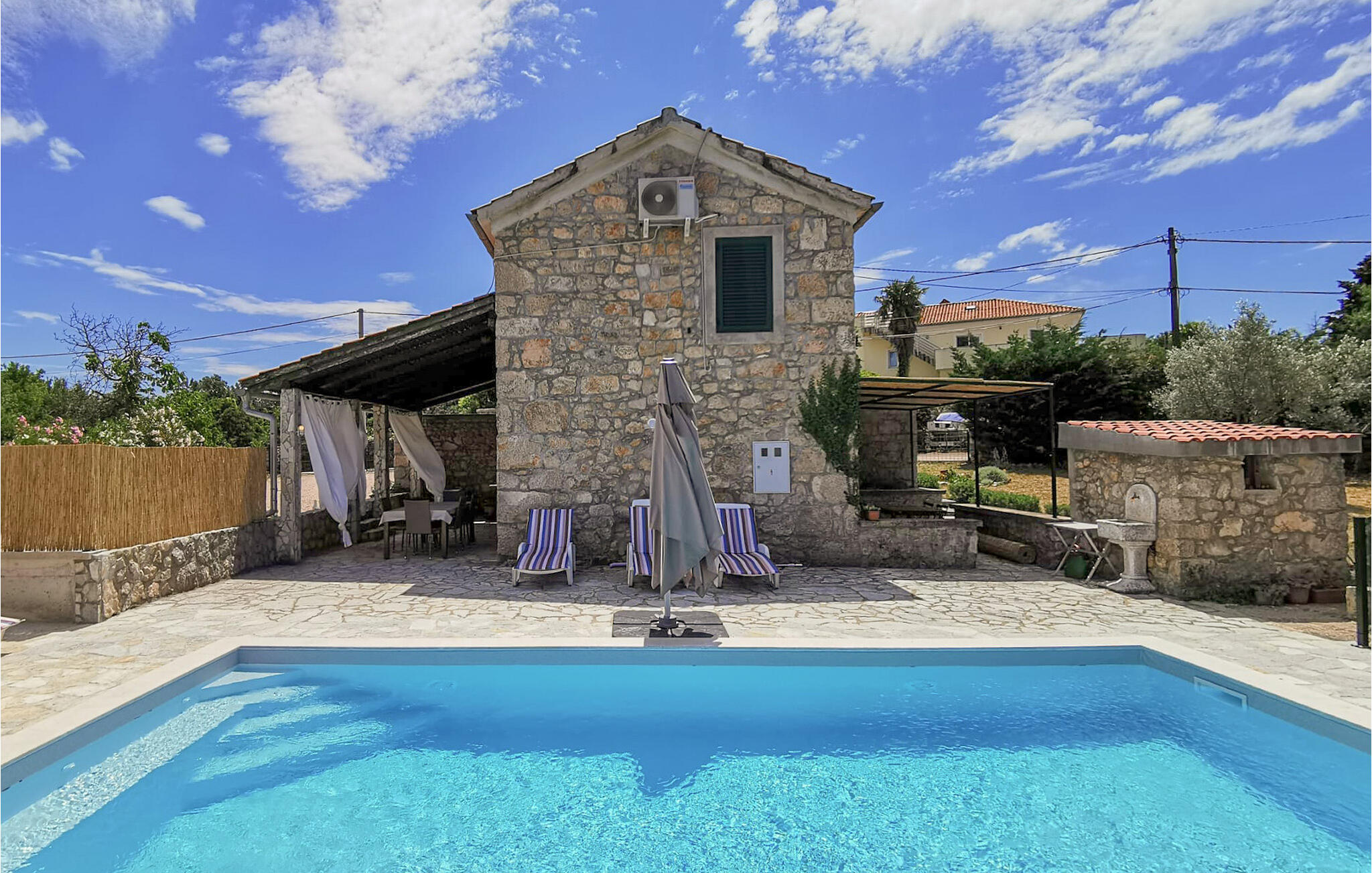 Vakantiehuis met privé zwembad in Krk - Dobrinj (Kroatië) voor 6 personen