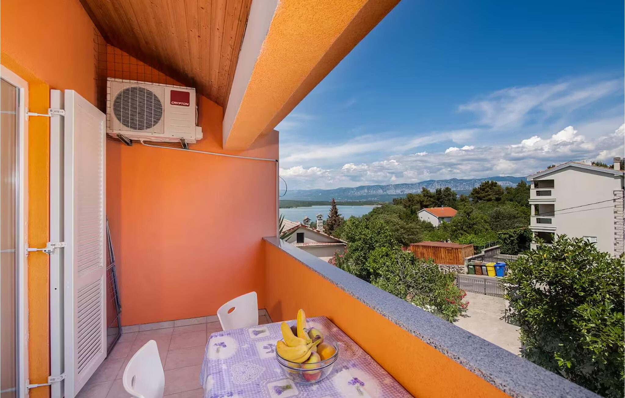 Vakantiehuis met omheinde tuin in Krk - Malinska (Kroatië) 2 honden zijn welkom