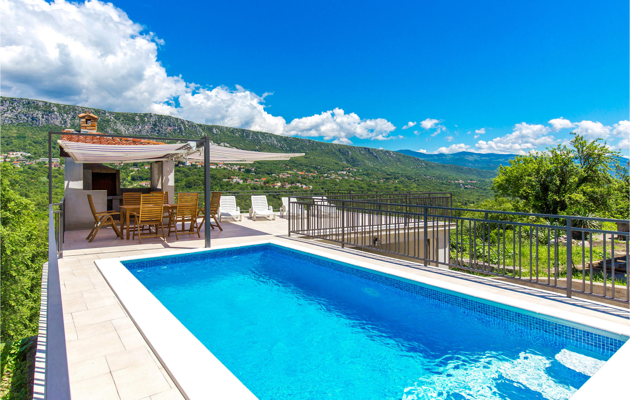 Vakantiehuis met privé zwembad in Novi Vinodolski-Bribir (Kroatië) voor 8 personen