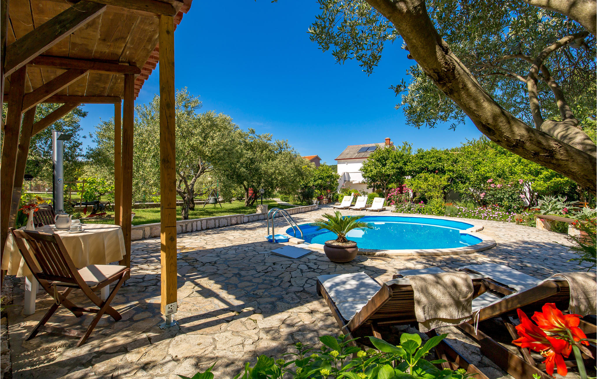 Vakantiehuis met zwembad in Rab-Mundanije (Kroatië) voor 3 personen