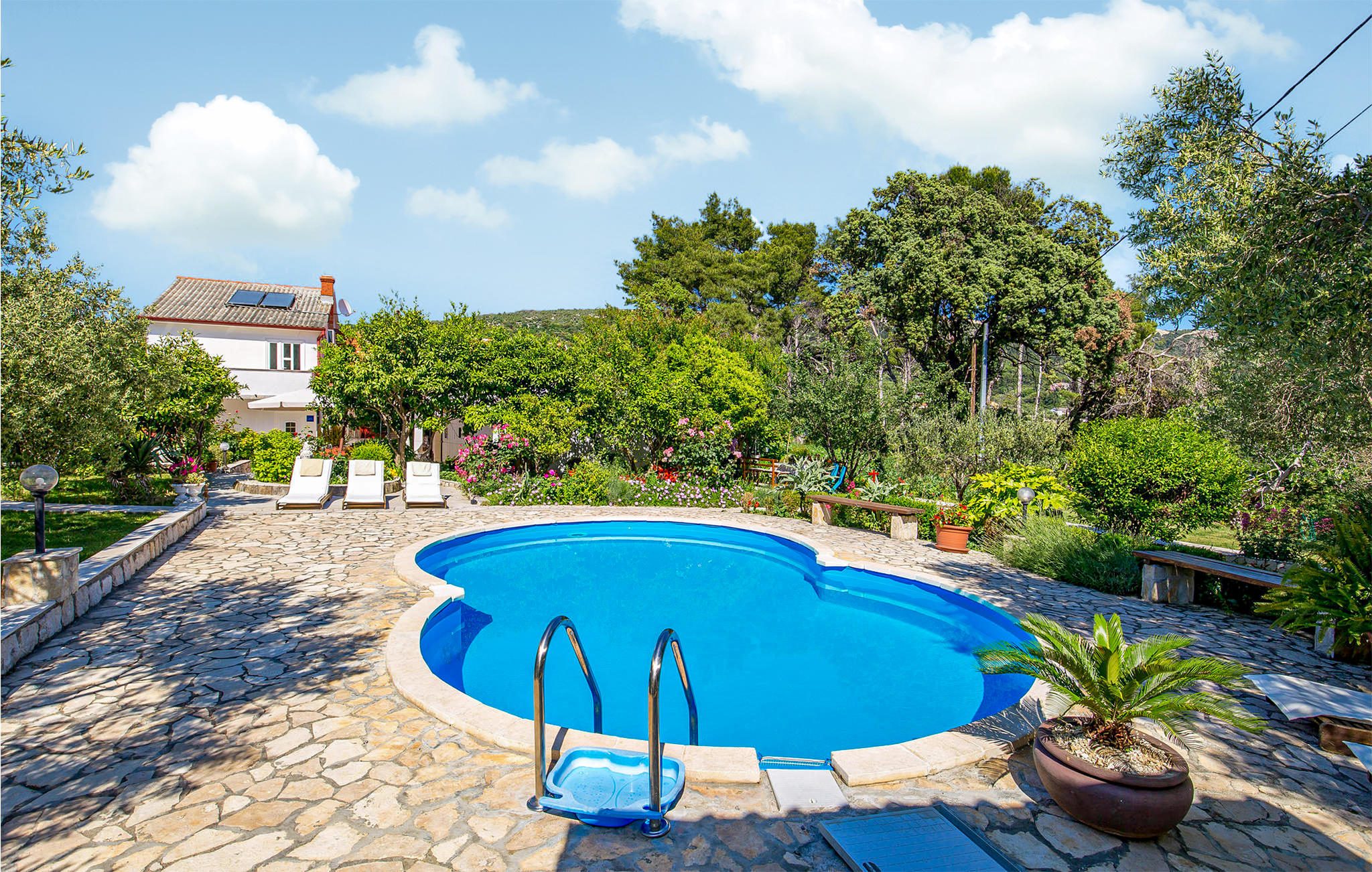 Vakantiehuis met zwembad in Rab - Mundanije (Kroatië) voor 2 personen