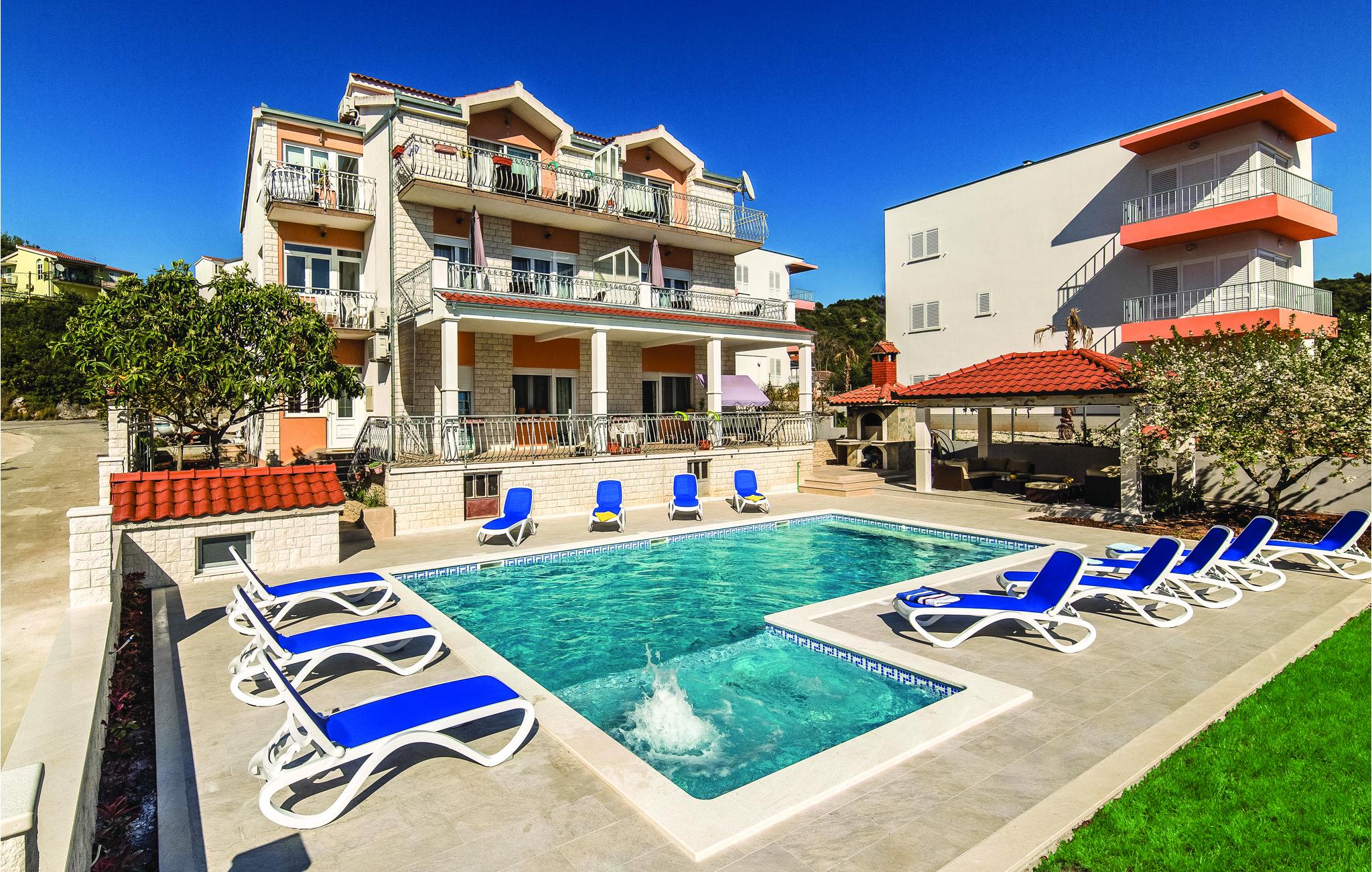 Vakantiehuis met zwembad in Trogir-Poljica-Marina (Kroatië) voor 2 personen