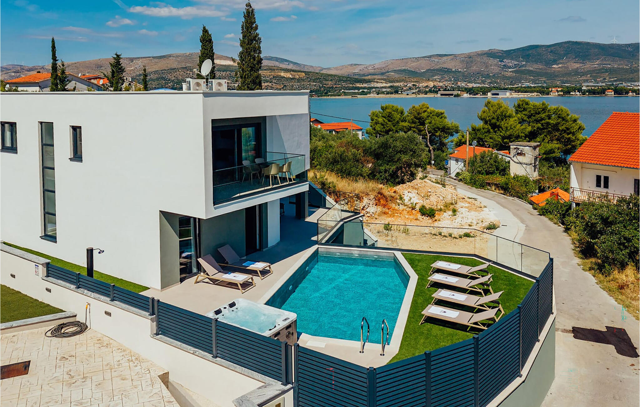 Vakantiehuis met privé zwembad in Ciovo-Arbanija (Kroatië) voor 10 personen