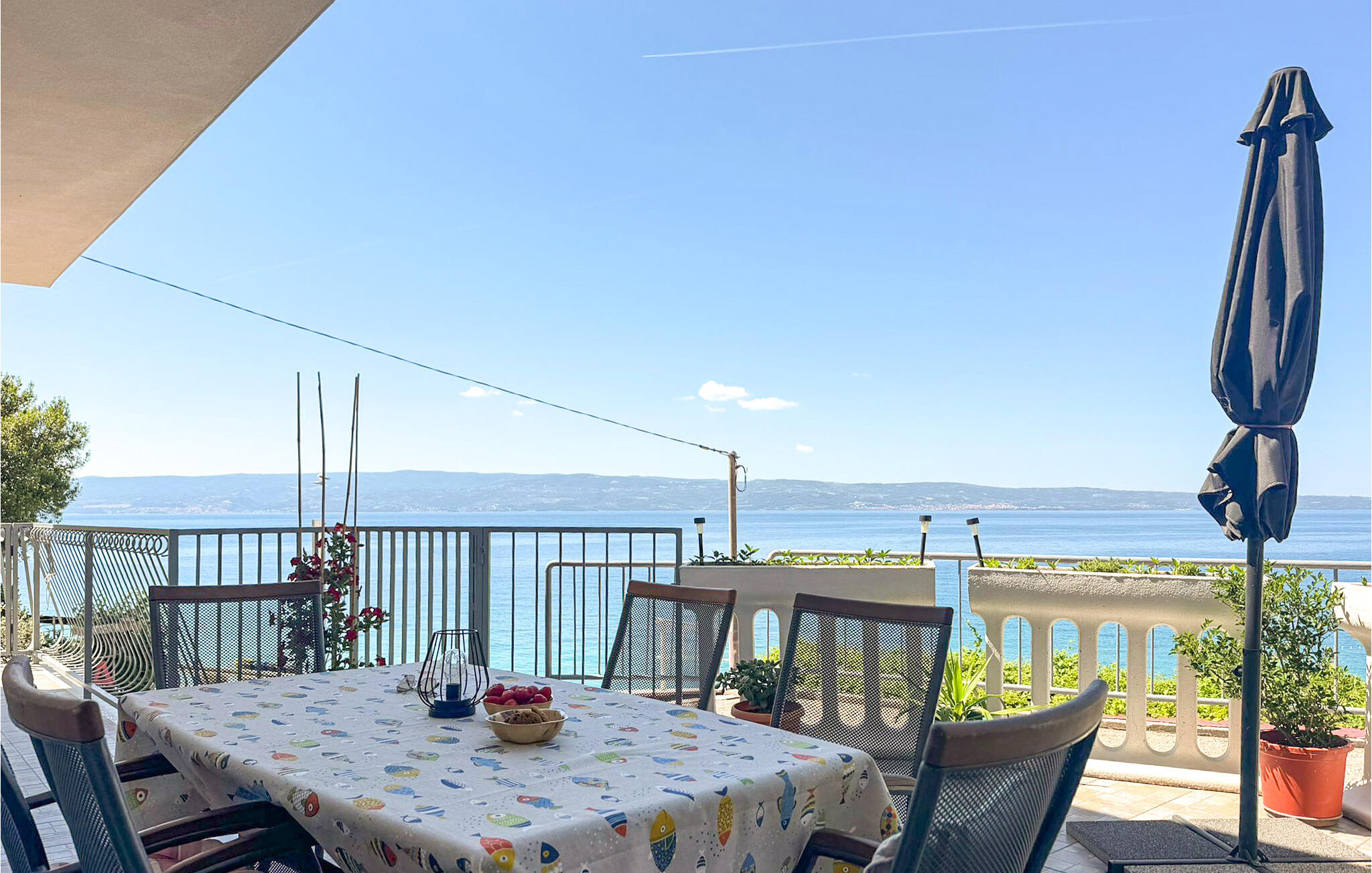 Vakantiehuis met omheinde tuin in Omis (Kroatië) 2 honden zijn welkom