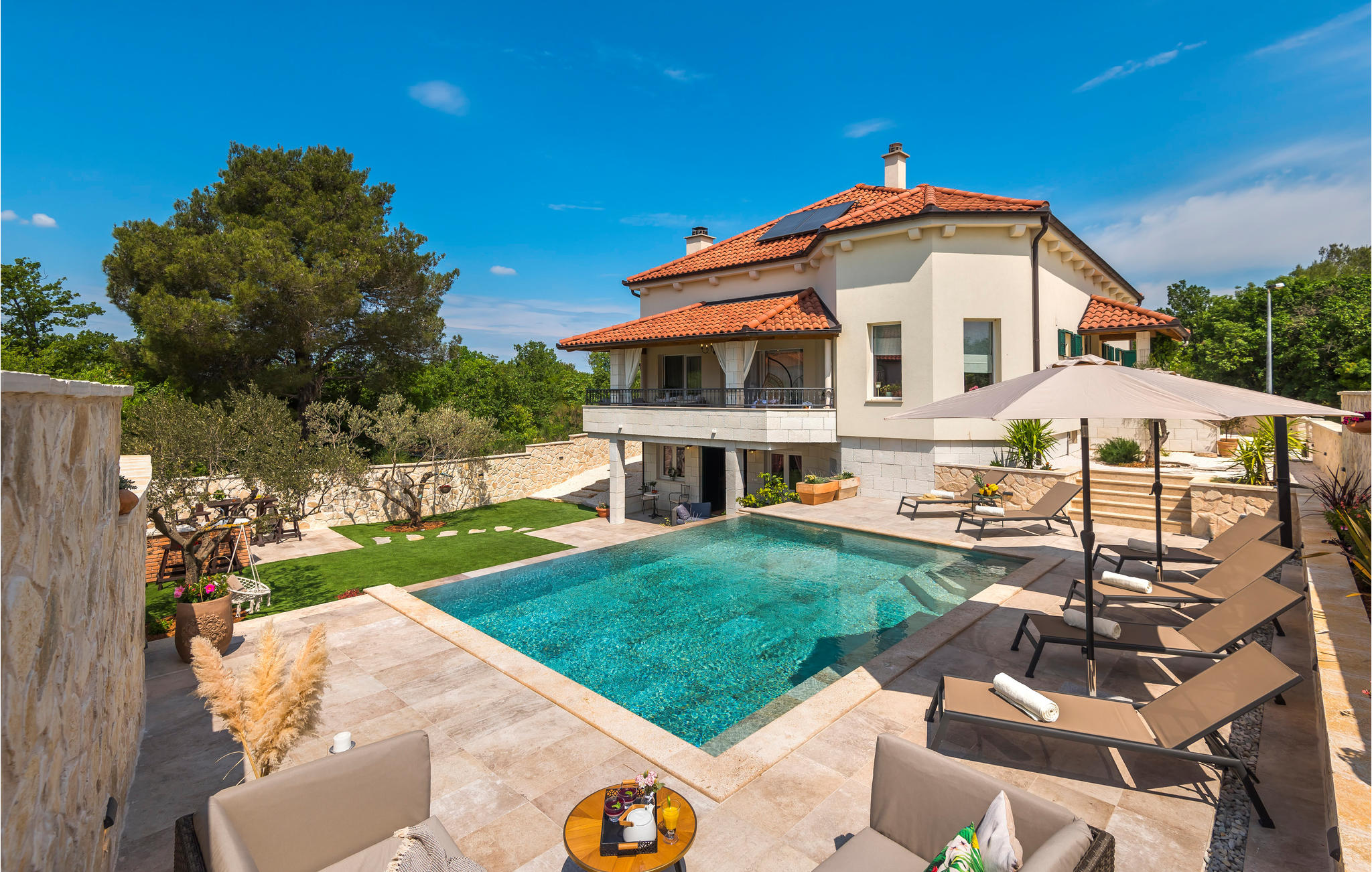 Vakantiehuis met privé zwembad in Sibenik - Bilice (Kroatië) voor 8 personen