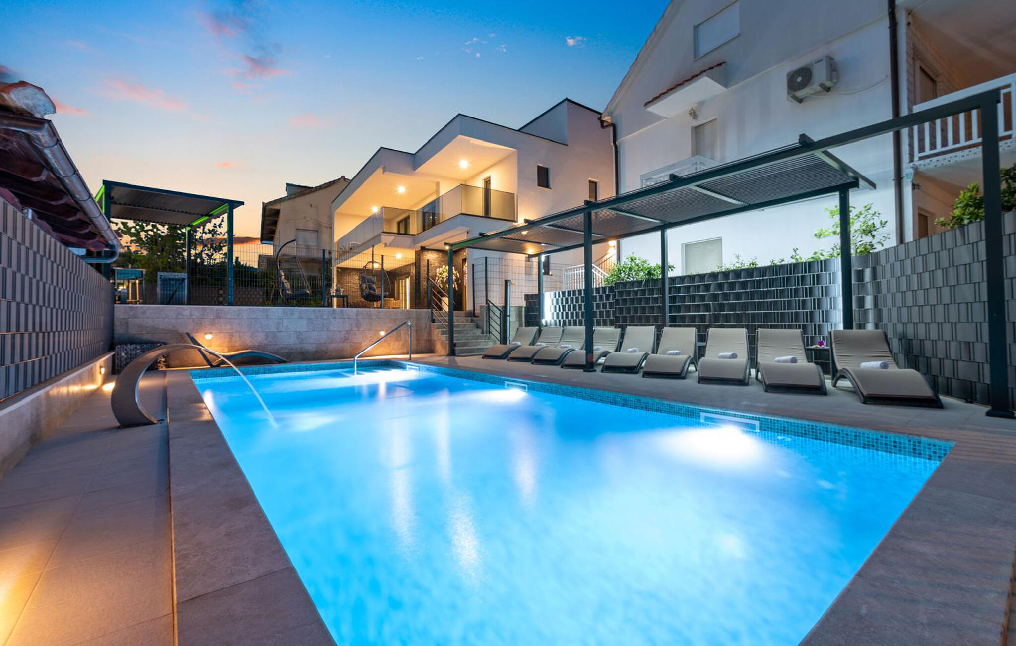 Vakantiehuis met privé zwembad in Rogoznica-Rogoznica (Kroatië) voor 12 personen