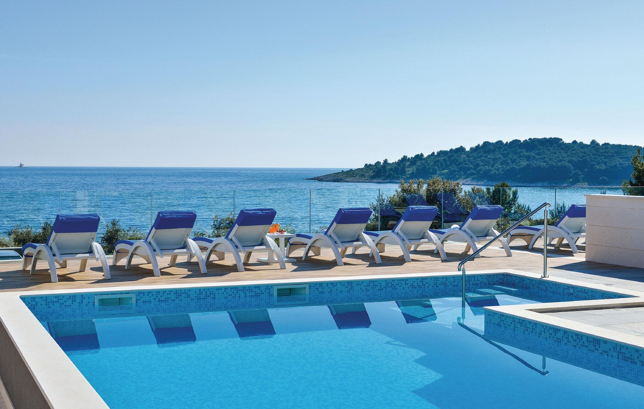 Vakantiehuis met zwembad in Rogoznica-Rogoznica (Kroatië) voor 5 personen