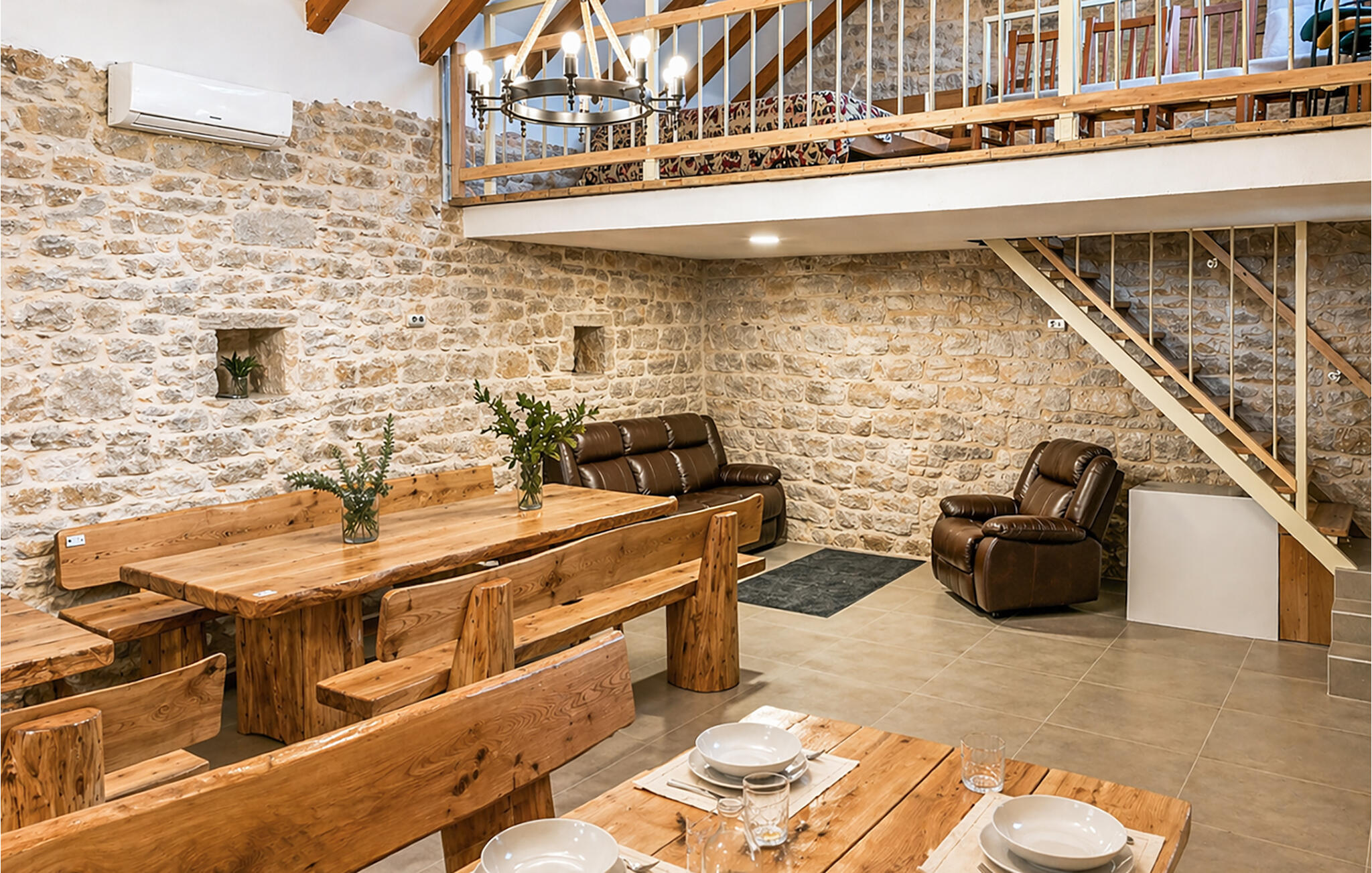 Ferienhaus mit umzäuntem Garten in Drnis-Oklaj (Kroatien) und 2 Hunde erlaubt