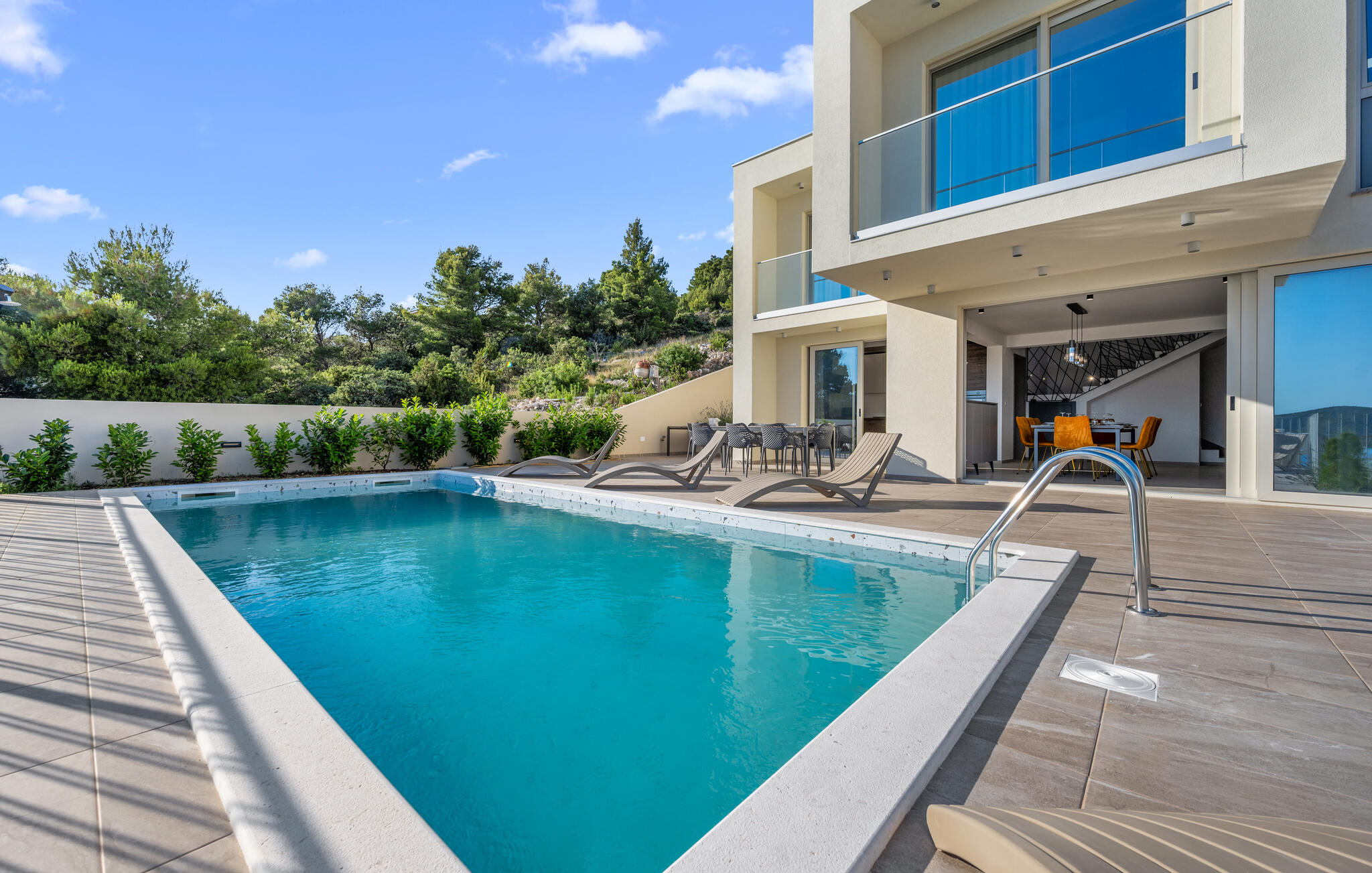 Vakantiehuis met omheinde tuin in Sibenik-Zaboric (Kroatië) 2 honden zijn welkom