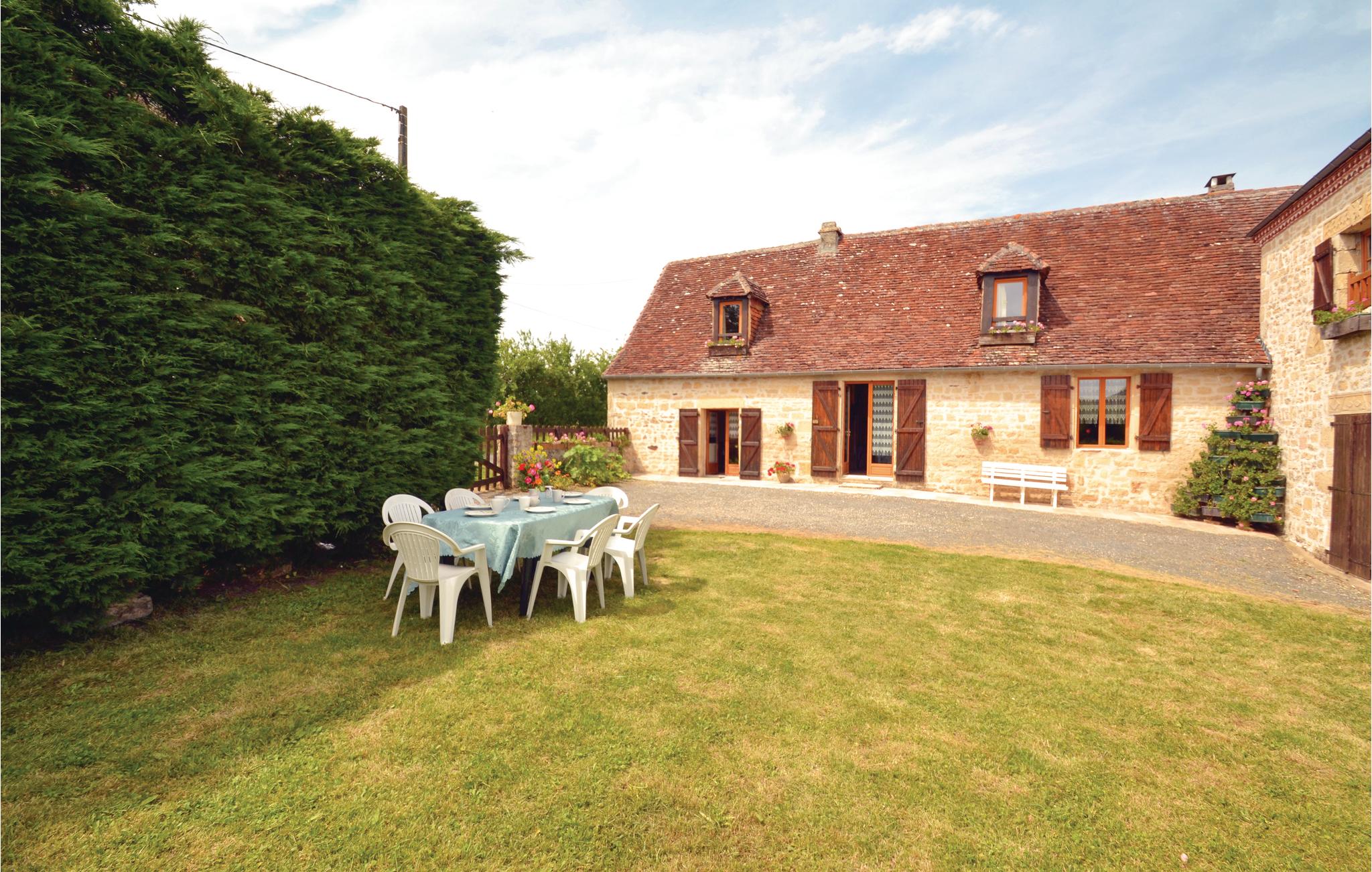 Vakantiehuis met zwembad in La-Chapelle-Saint-Jean (Frankrijk) voor 6 personen