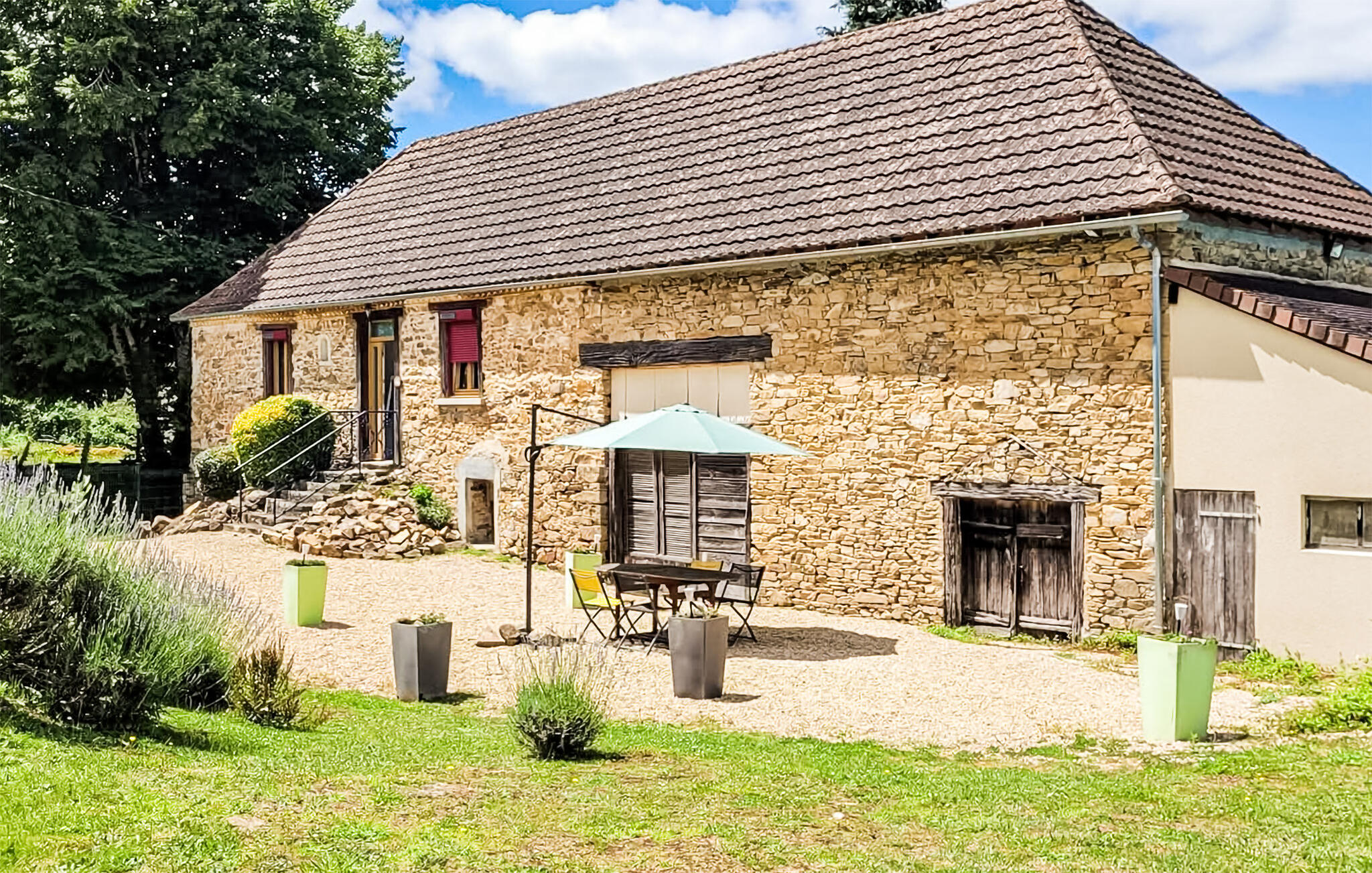 Vakantiehuis met privé zwembad in Saint-Priest-les-Fougères (Frankrijk) voor 4 personen