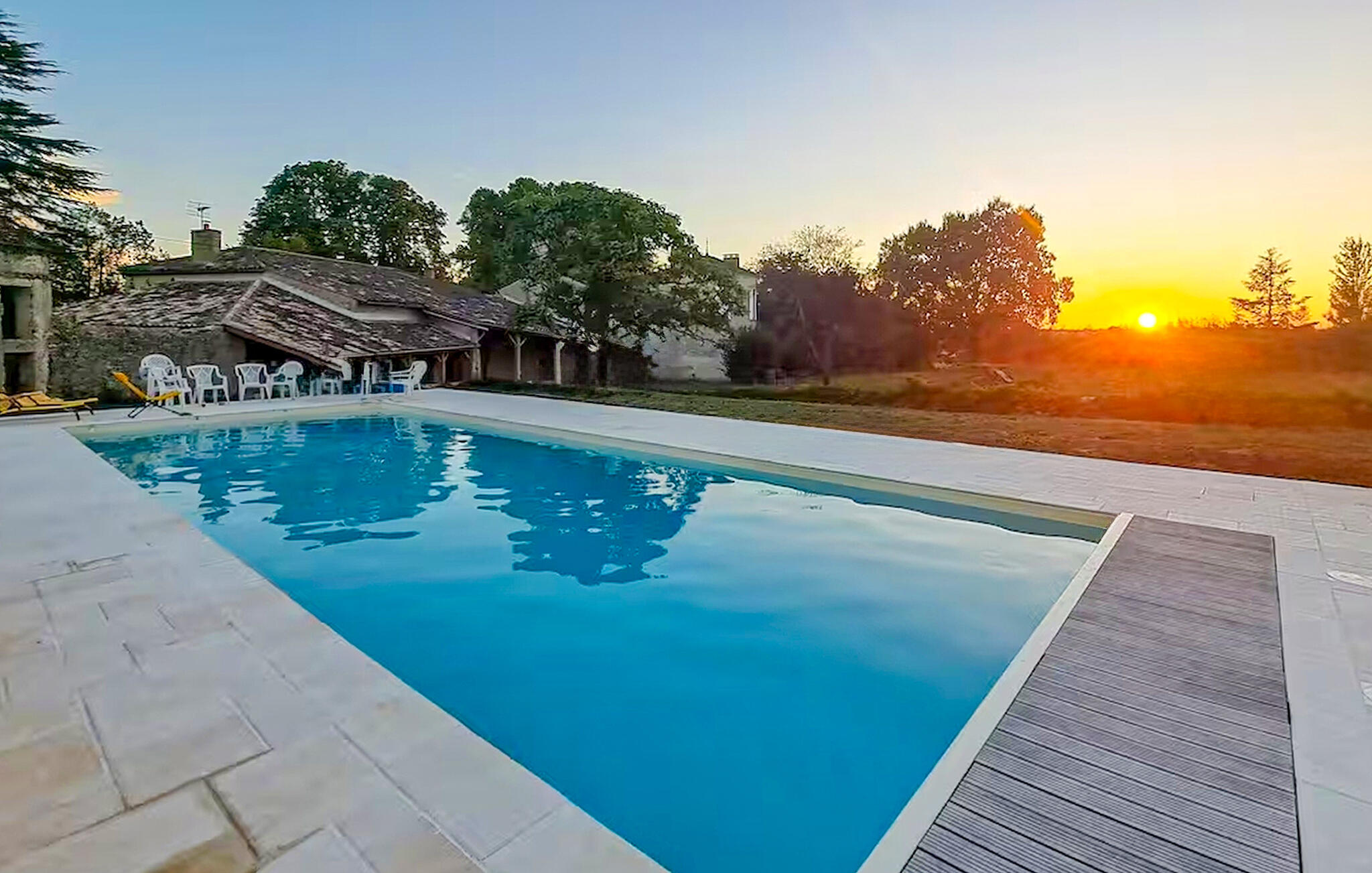 Vakantiehuis met privé zwembad in Les Esseintes (Frankrijk) voor 10 personen