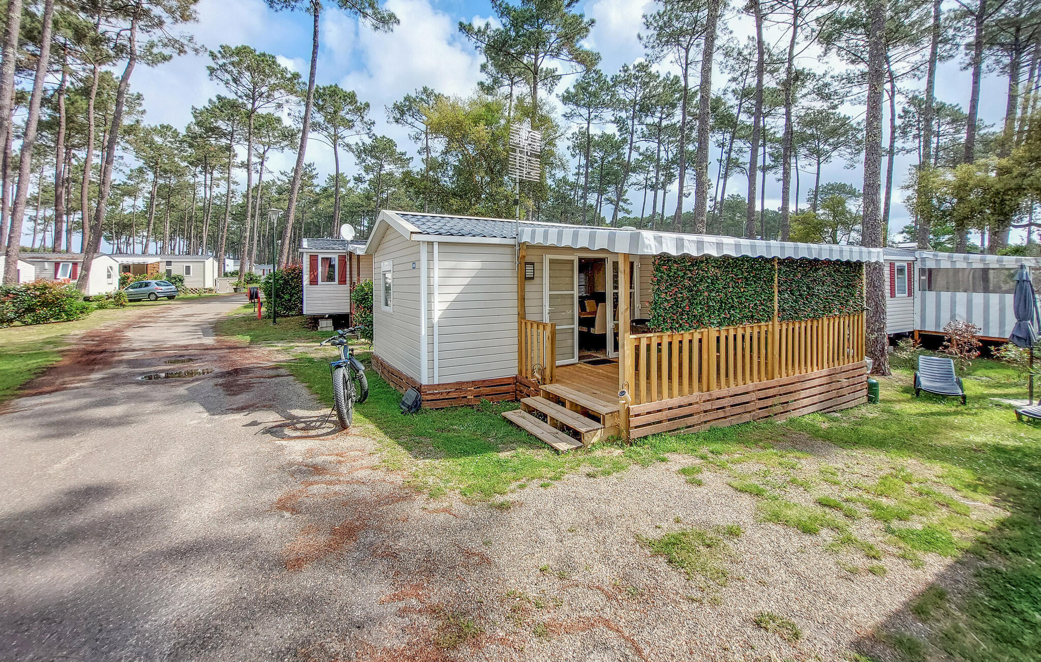Vakantiehuis met zwembad in Saint-Julien-en-Born (Frankrijk) voor 8 personen