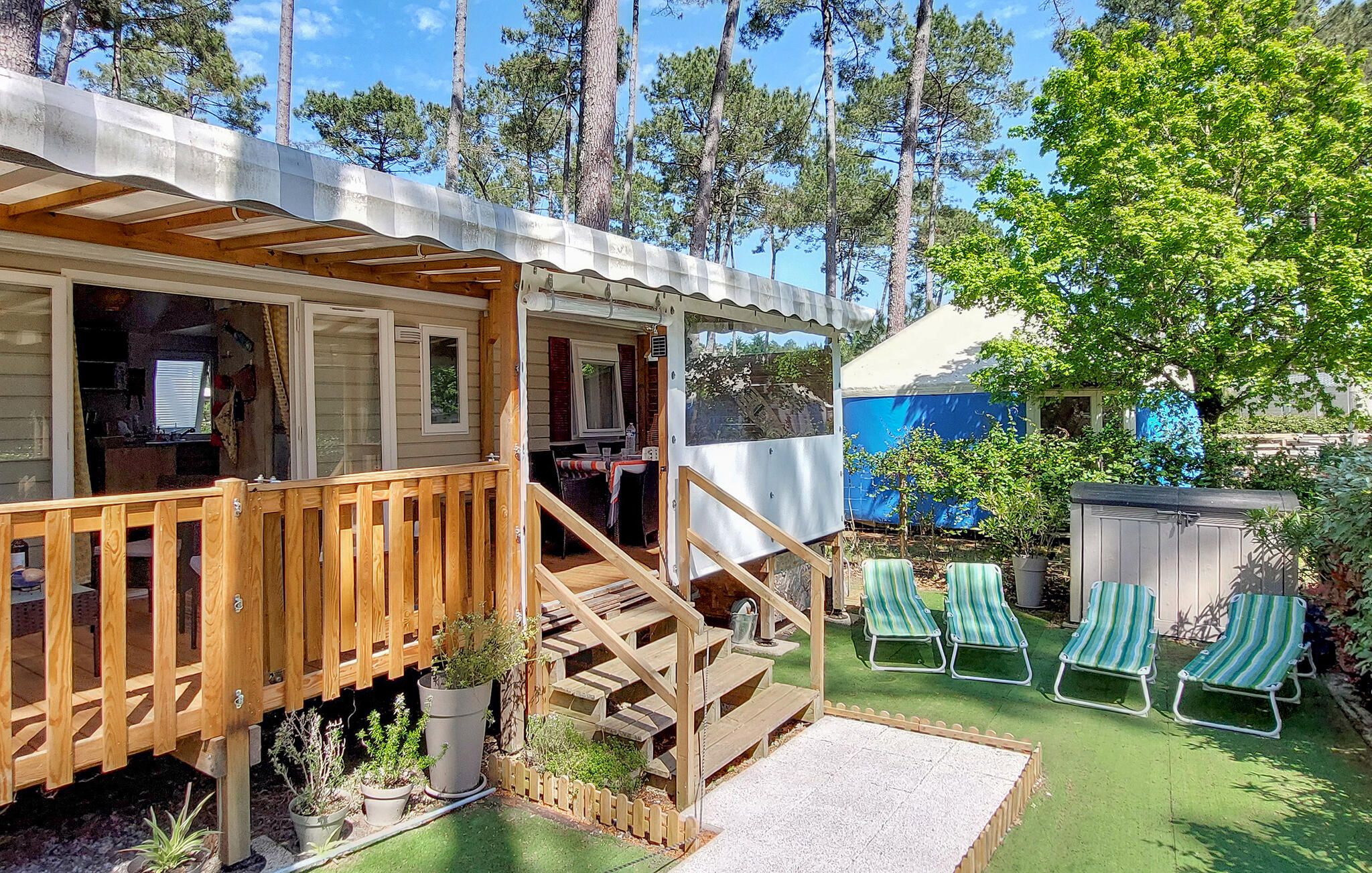 Vakantiehuis met zwembad in Saint-Julien-en-Born (Frankrijk) voor 6 personen