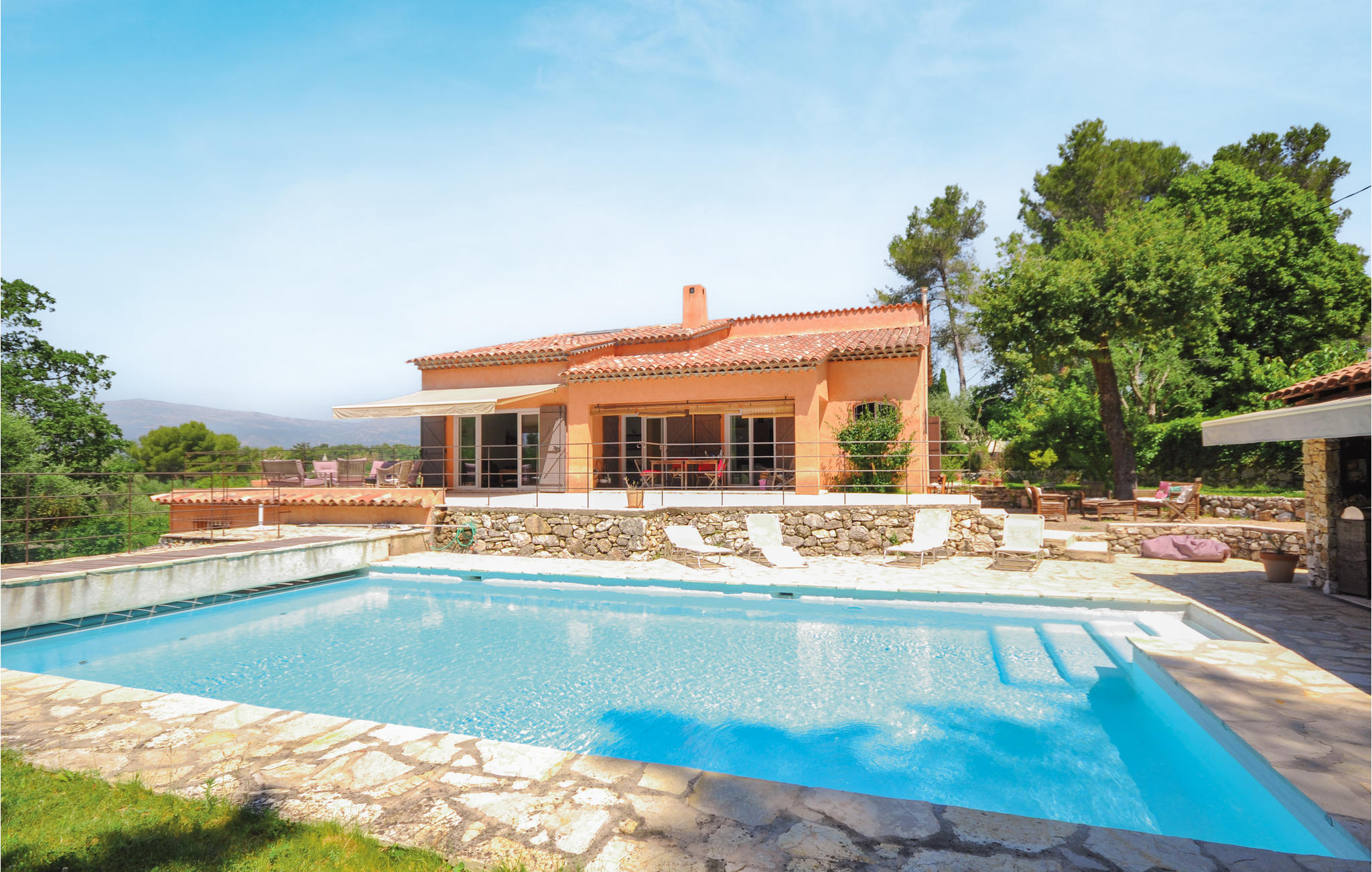Vakantiehuis met privé zwembad in Roquefort les Pins (Frankrijk) voor 8 personen