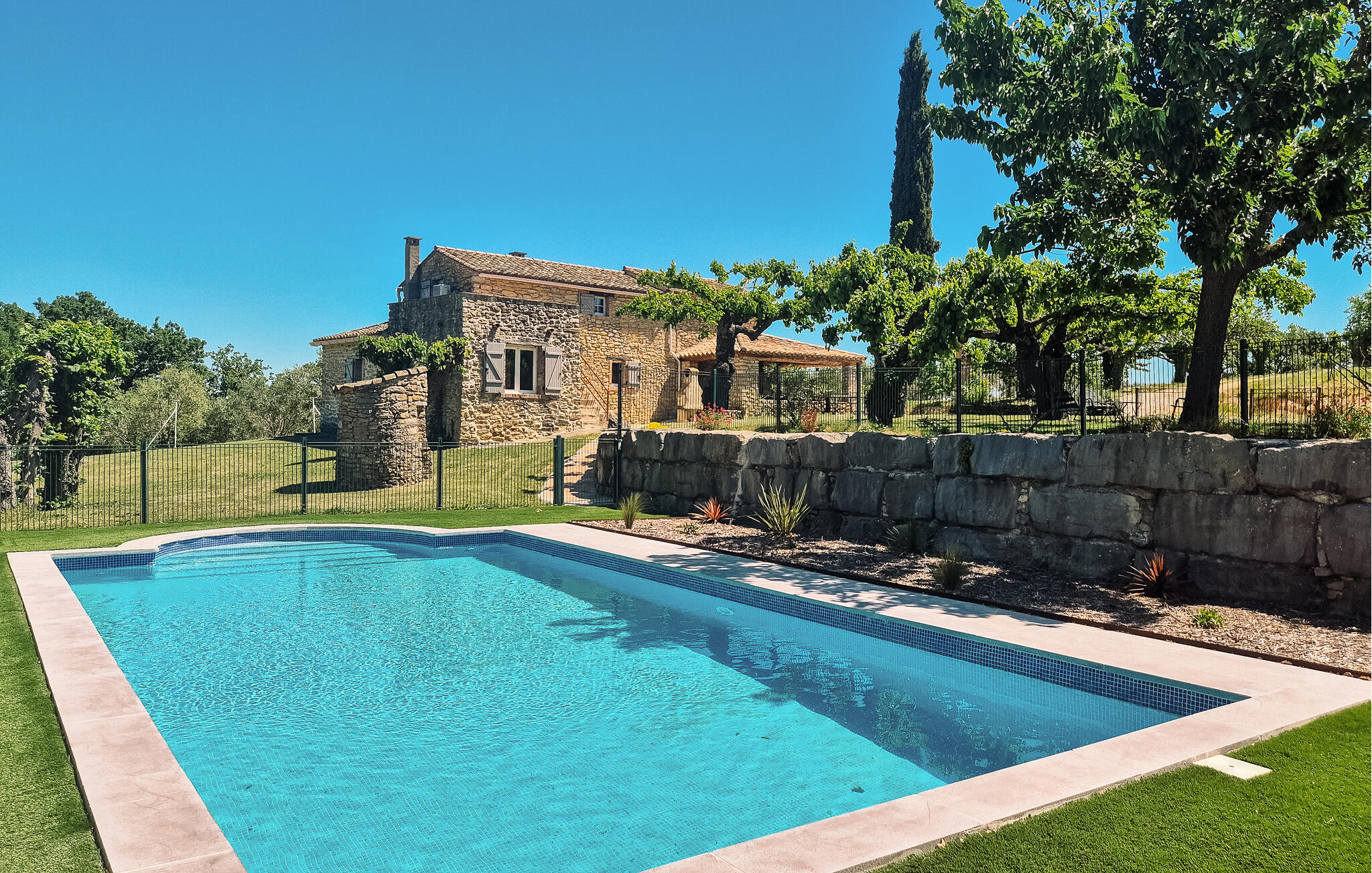 Vakantiehuis met privé zwembad in Saint Sauveur de Cruzières (Frankrijk) voor 8 personen