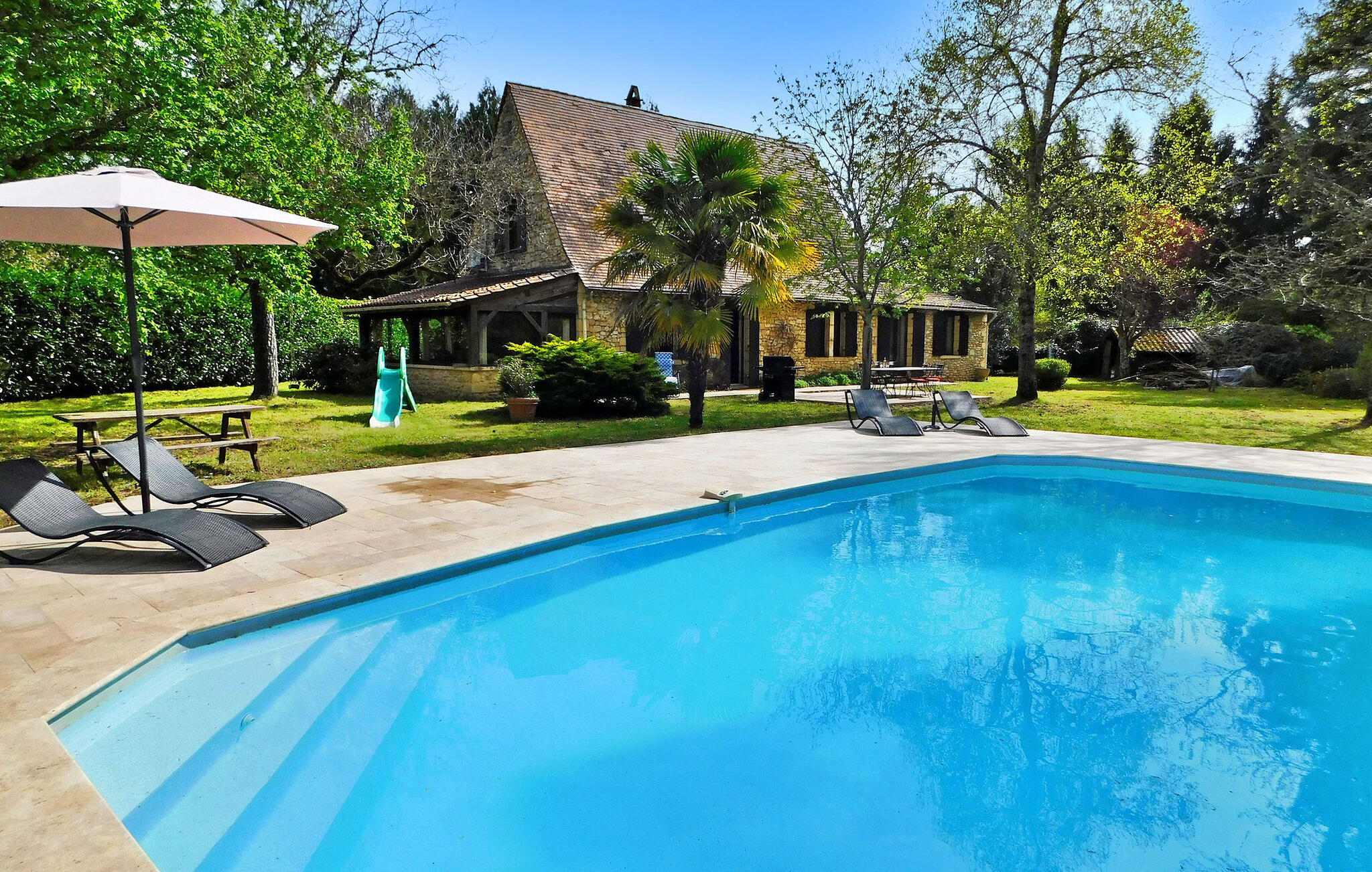 Vakantiehuis met privé zwembad in Cenac Et Saint Julien (Frankrijk) voor 6 personen