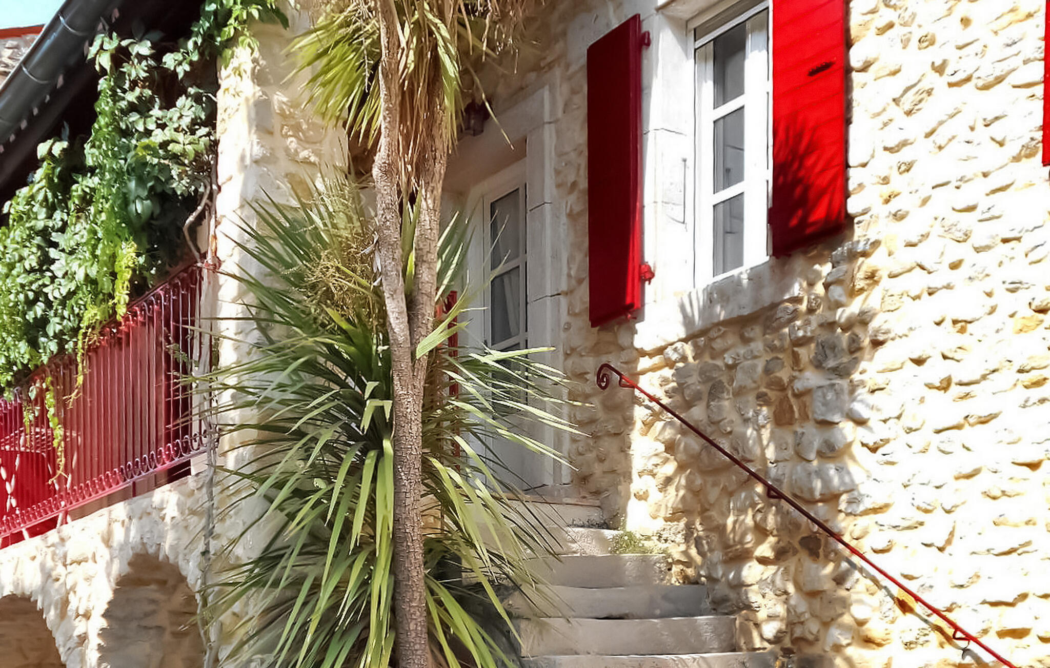 Vakantiehuis met privé zwembad in Saint Jean De Maruejols (Frankrijk) voor 13 personen