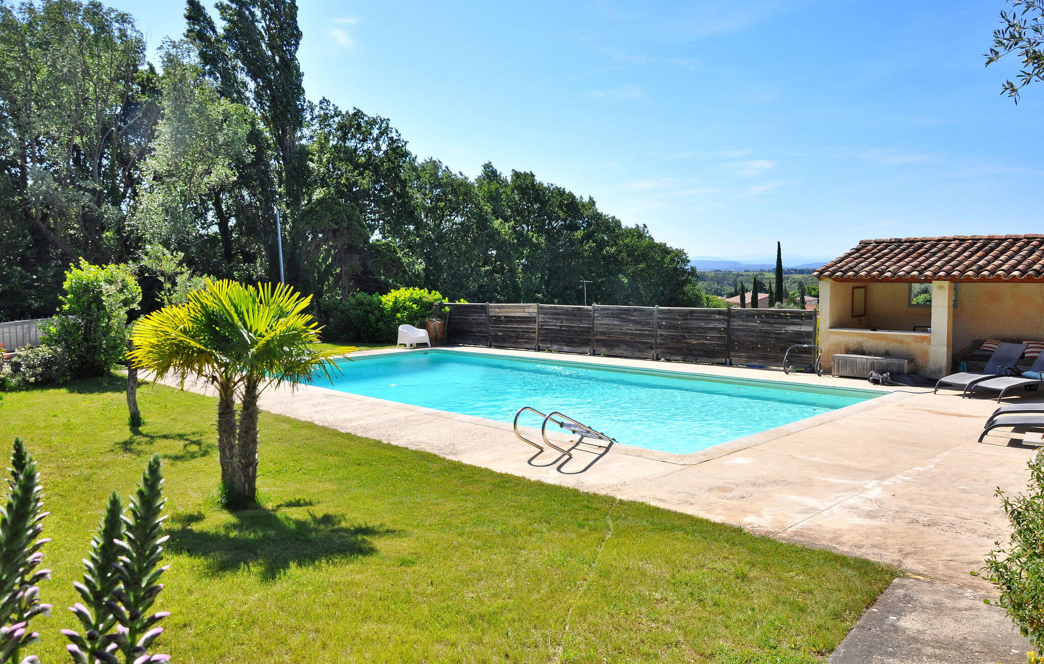 Vakantiehuis in Saint Roman De Malegarde (Frankrijk) 1 hond is welkom