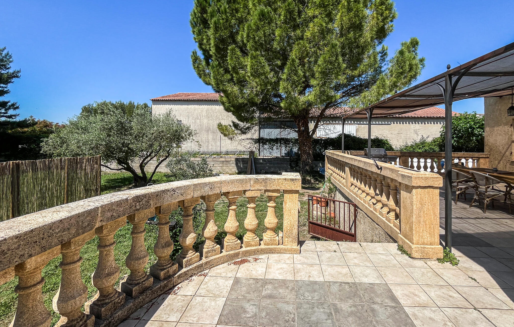Ferienhaus mit umzäuntem Garten in Vers-Pont-Du-Gard (Frankreich) und 1 Hund erlaubt