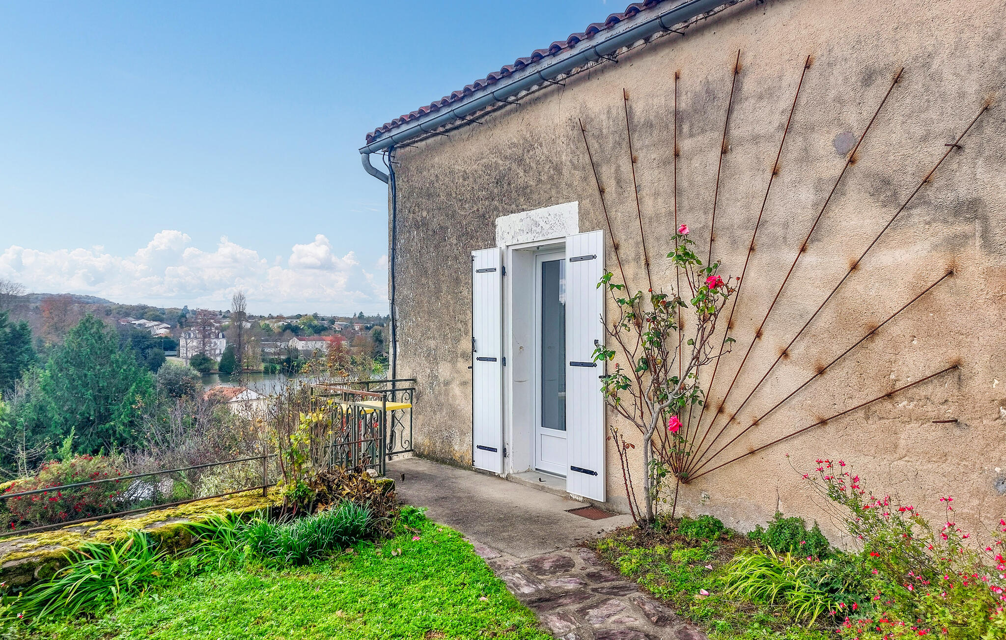 Vakantiehuis met omheinde tuin in Touvre (Frankrijk) 1 hond is welkom
