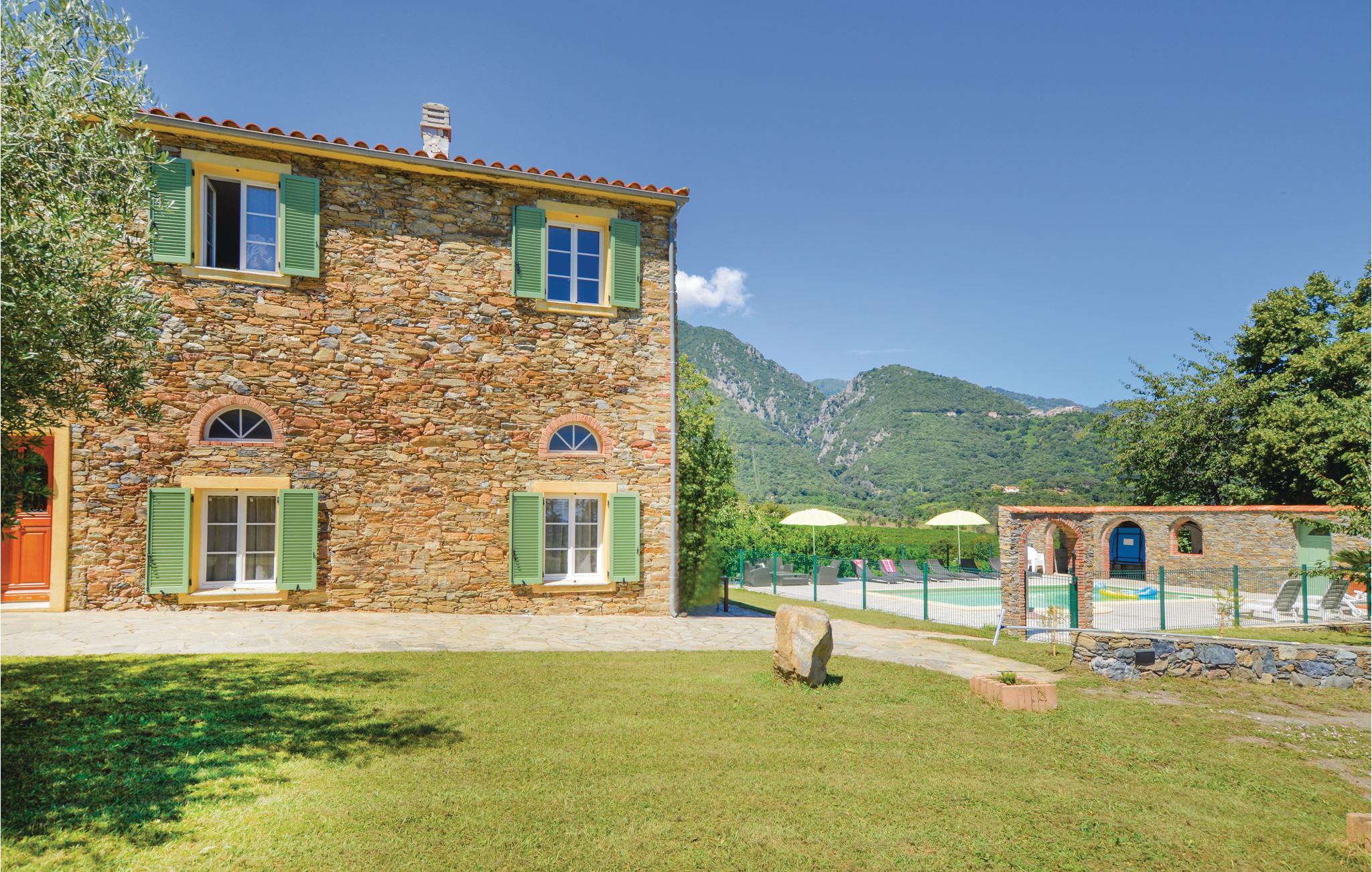 Vakantiehuis met zwembad in Santa Maria Poggio (Frankrijk) voor 6 personen