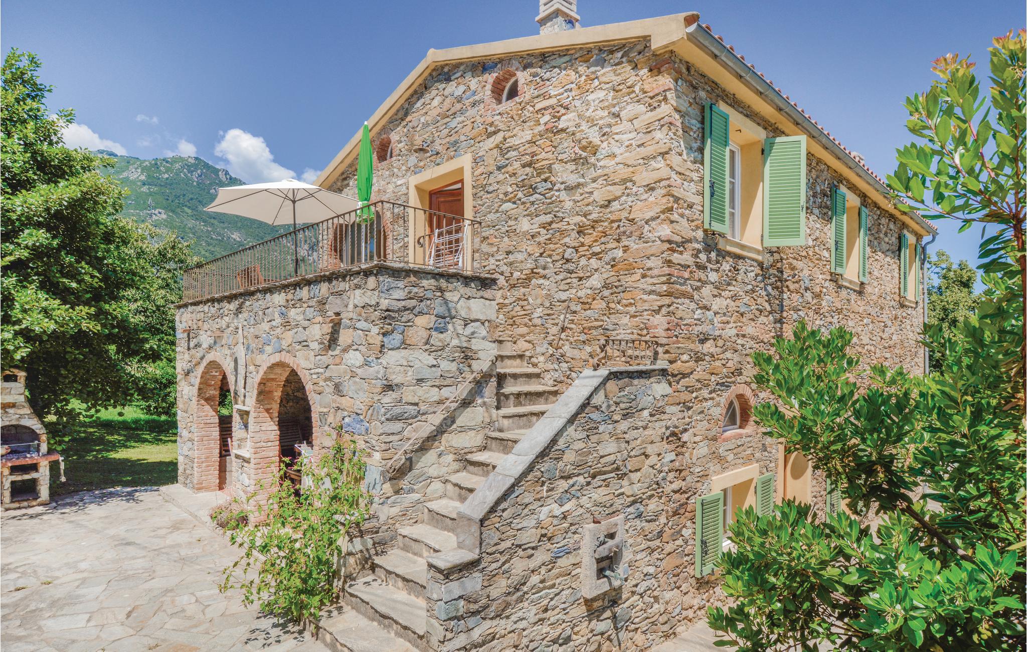 Vakantiehuis met zwembad in Santa Maria Poggio (Frankrijk) voor 8 personen