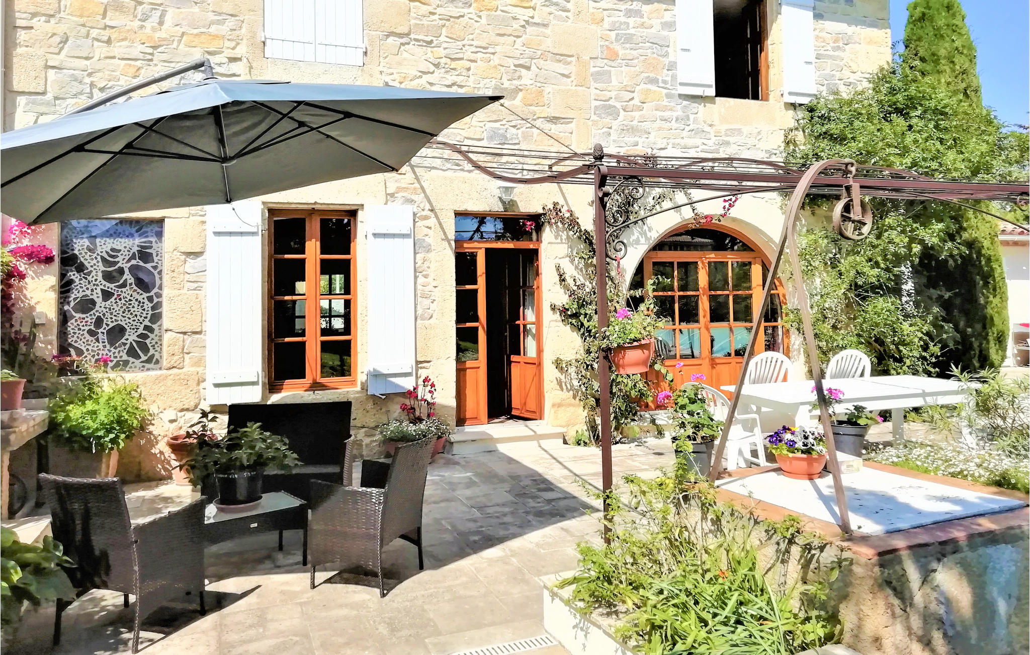 Vakantiehuis met omheinde tuin in Marguerittes (Frankrijk) 1 hond is welkom