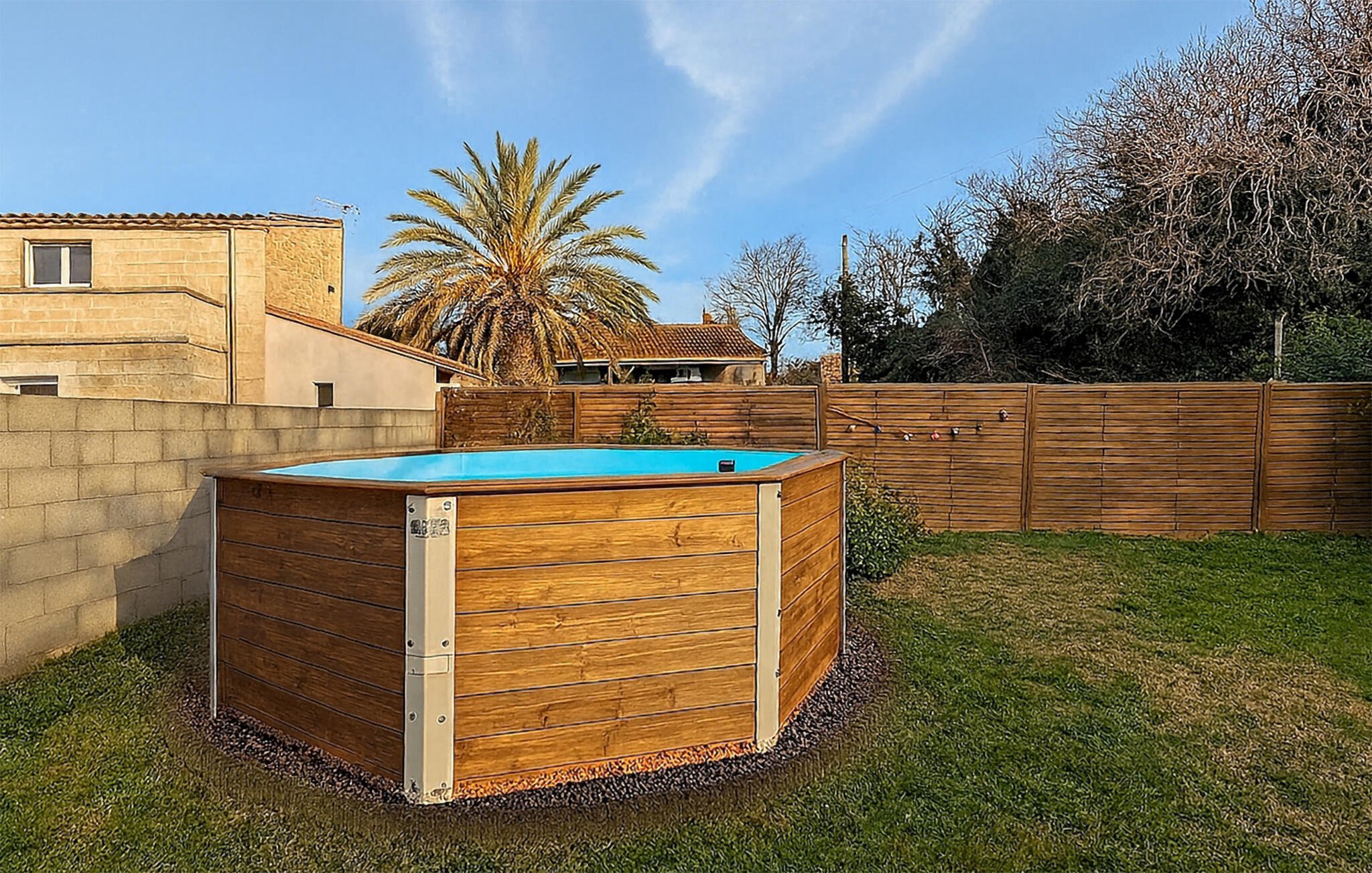 Vakantiehuis met omheinde tuin in Sernhac (Frankrijk) 1 hond is welkom