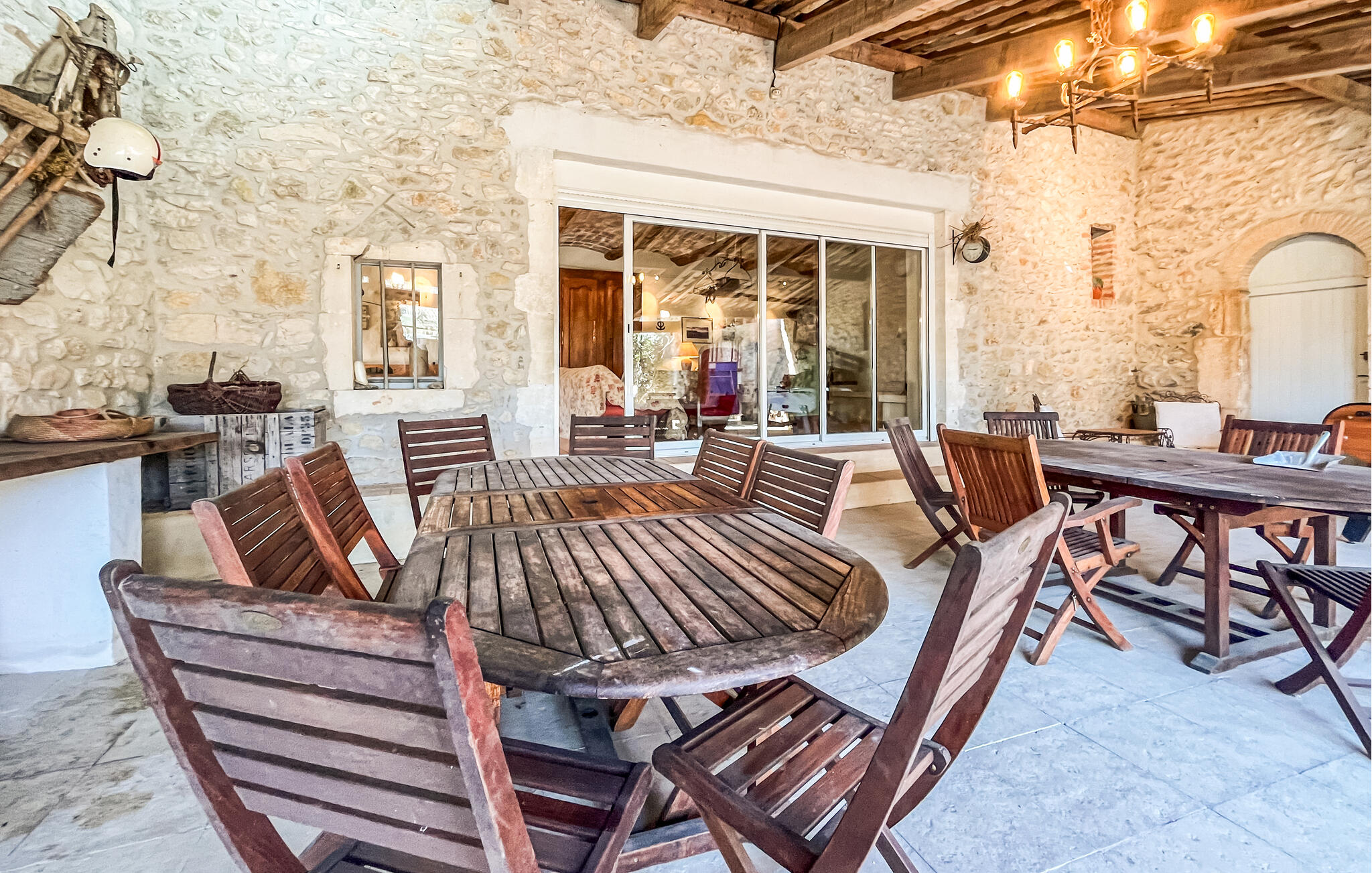 Ferienhaus mit umzäuntem Garten in Lussan (Frankreich) und 2 Hunde erlaubt