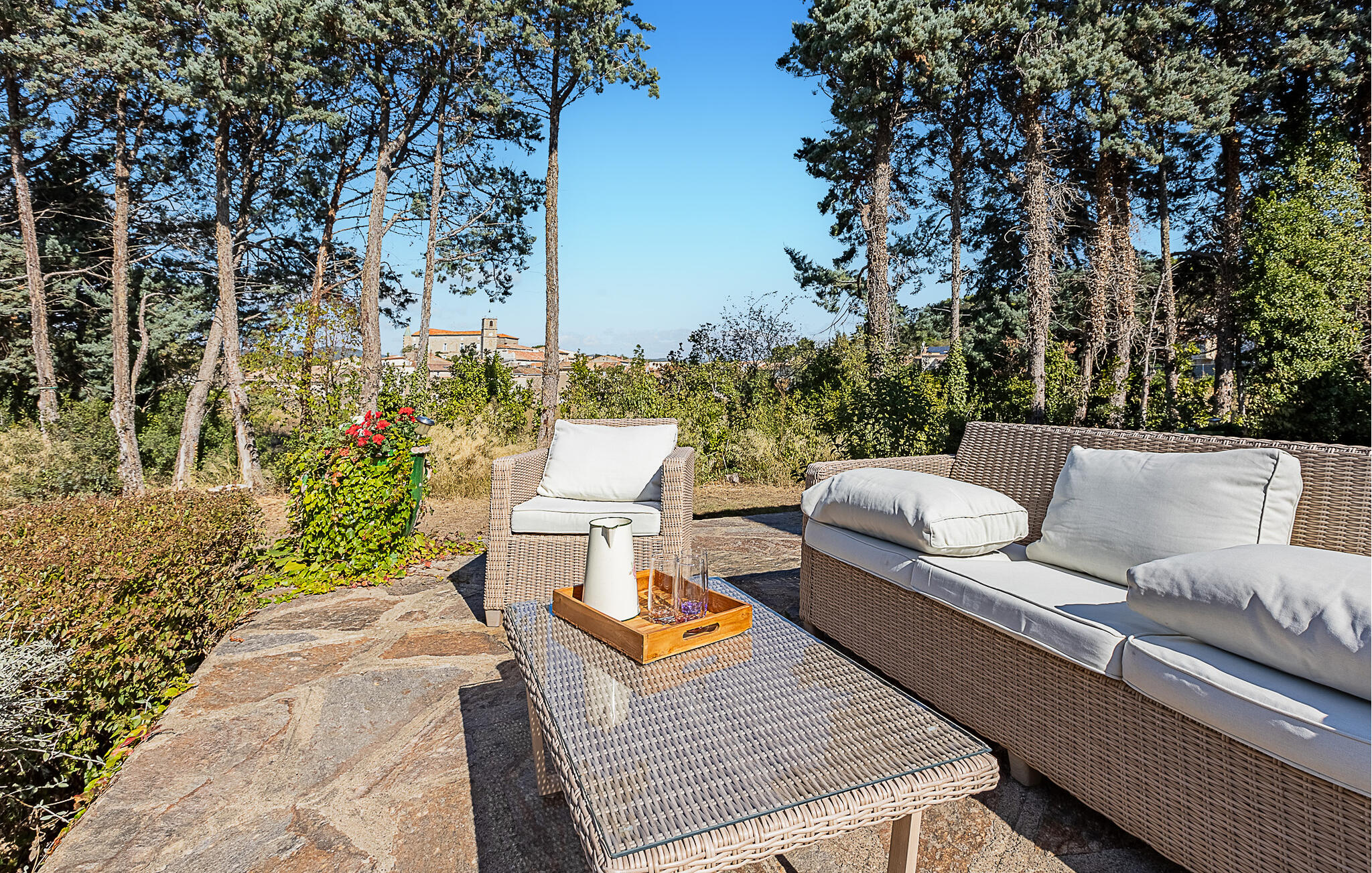 Ferienhaus mit umzäuntem Garten in Laurens (Frankreich) und 1 Hund erlaubt