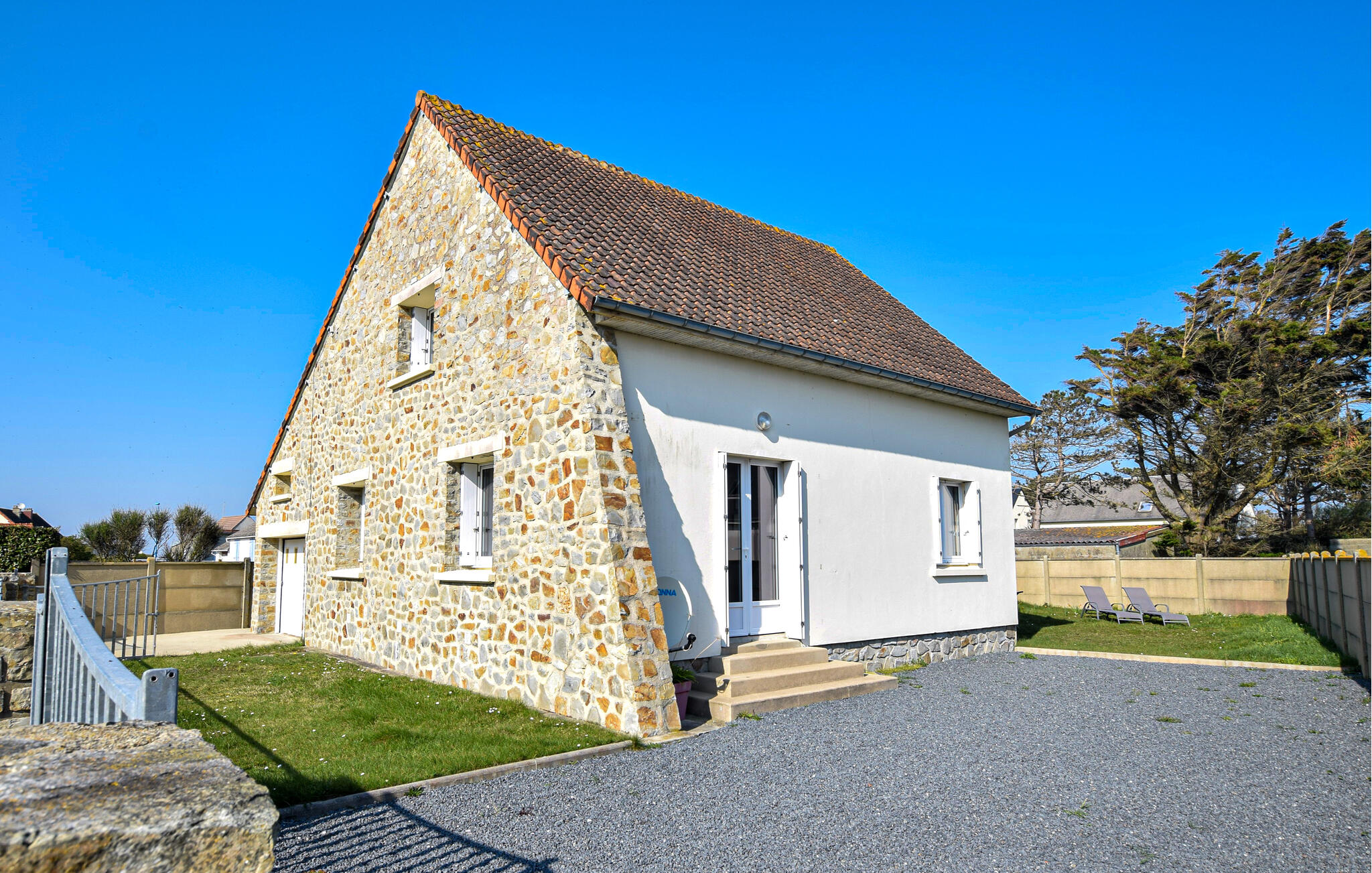 Ferienhaus mit umzäuntem Garten in Bretteville-sur-Ay (Frankreich) und 2 Hunde erlaubt