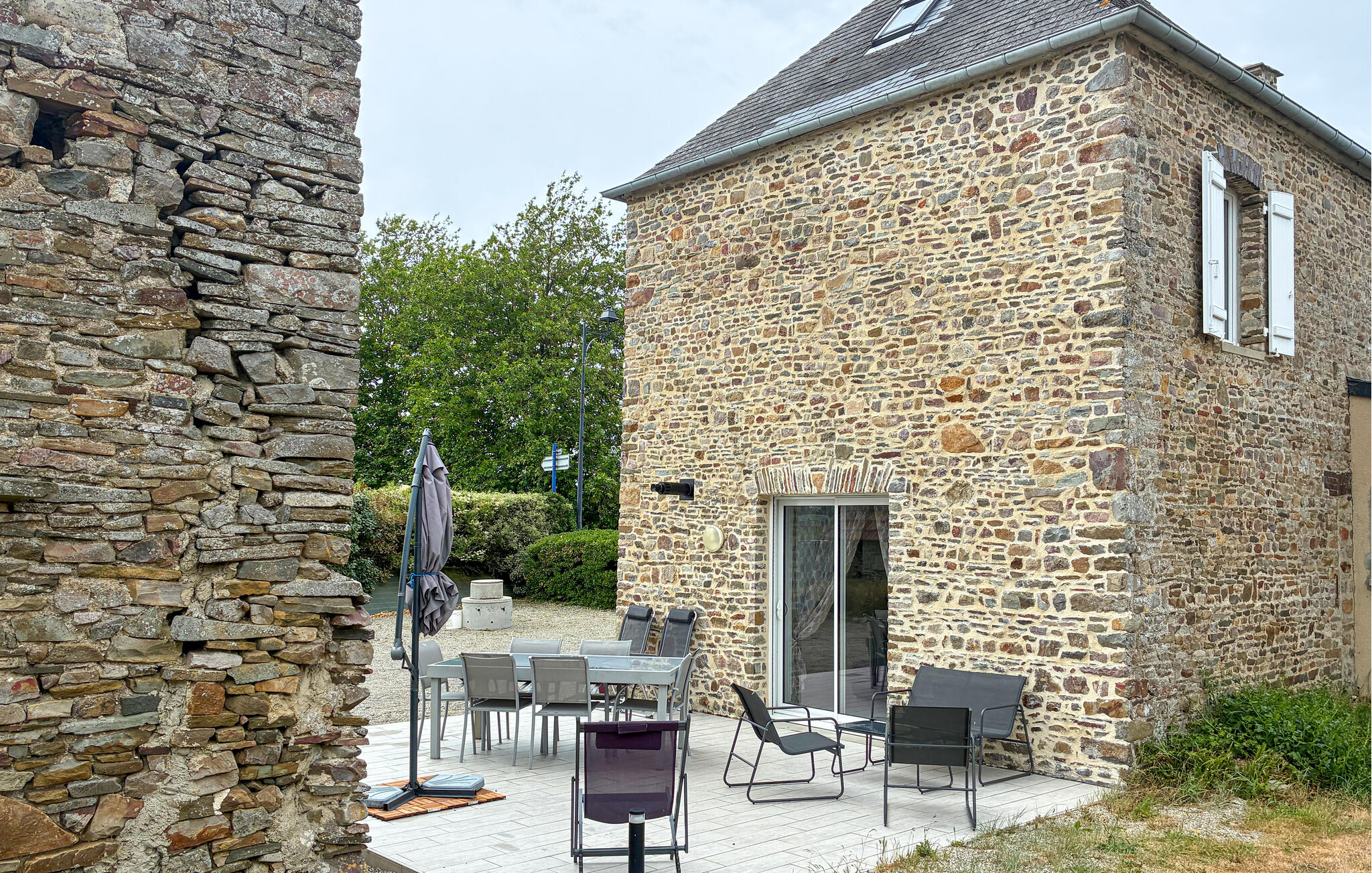 Ferienhaus mit umzäuntem Garten in Saint Germain sur Ay (Frankreich) und 2 Hunde erlaubt