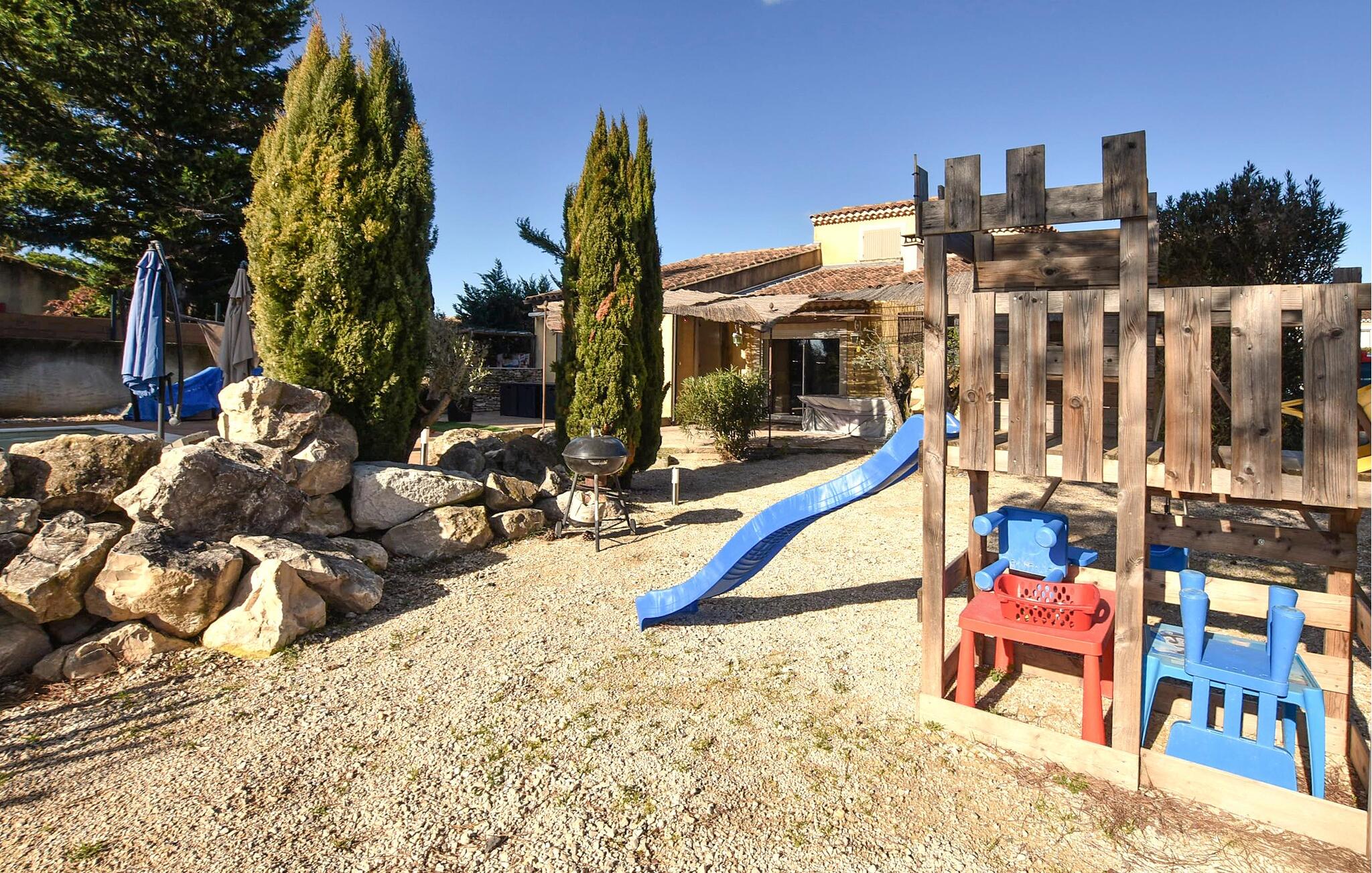 Vakantiehuis met omheinde tuin in Entraigues-sur-la-Sorgue (Frankrijk) 2 honden zijn welkom