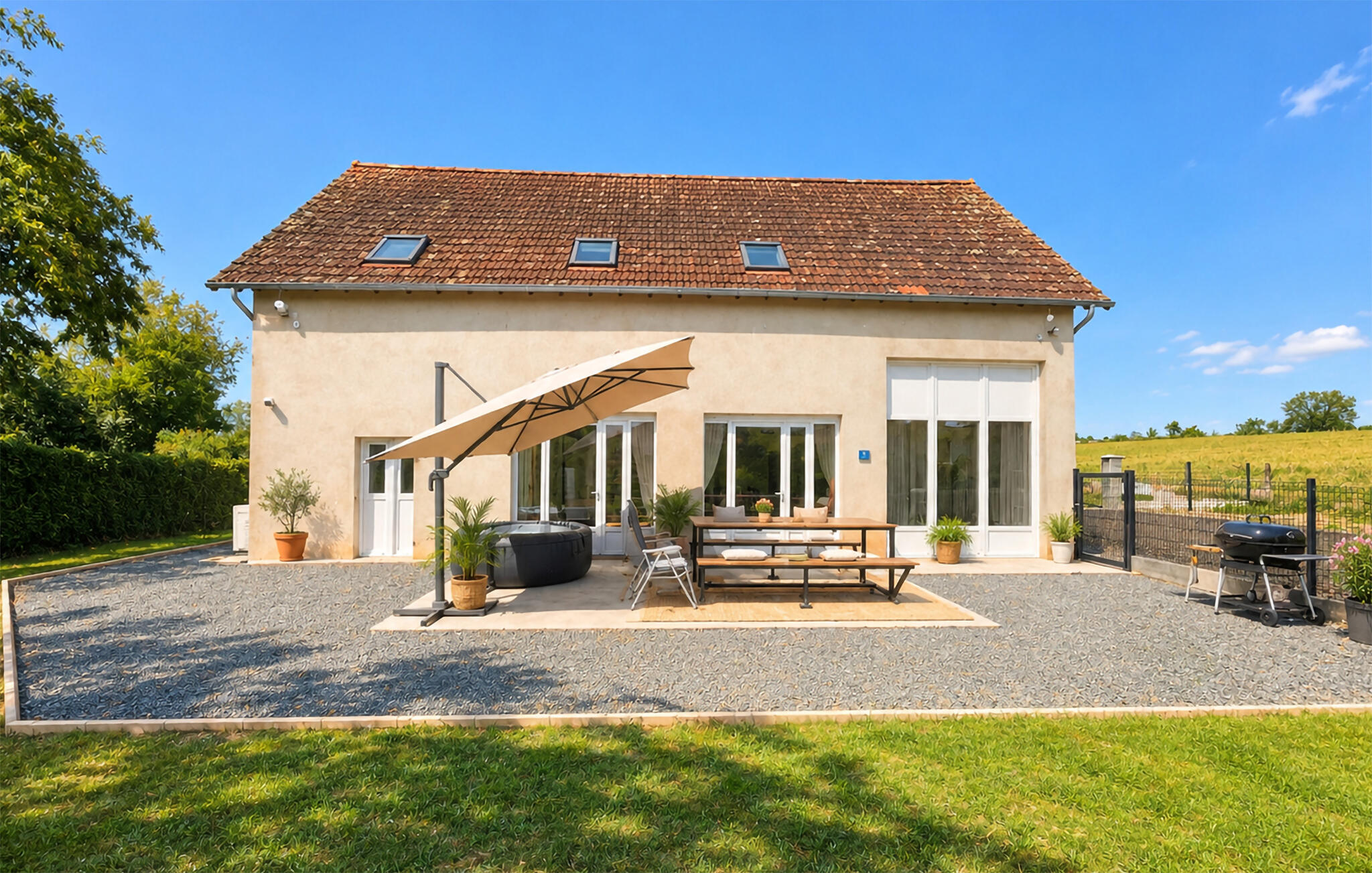 Ferienhaus mit umzäuntem Garten in Diou (Frankreich) und 2 Hunde erlaubt