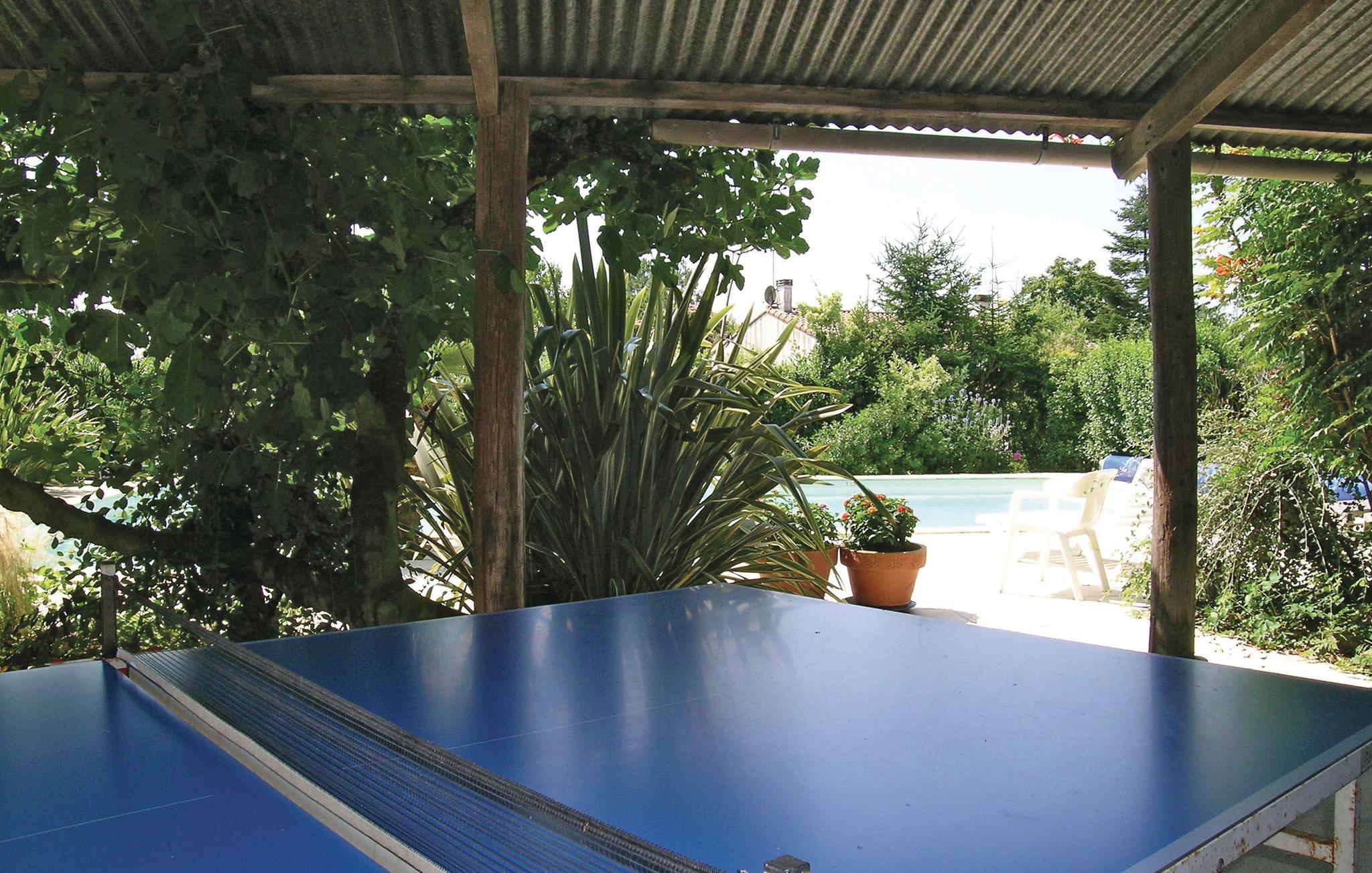 Vakantiehuis met zwembad in La Jonchere (Frankrijk) voor 6 personen