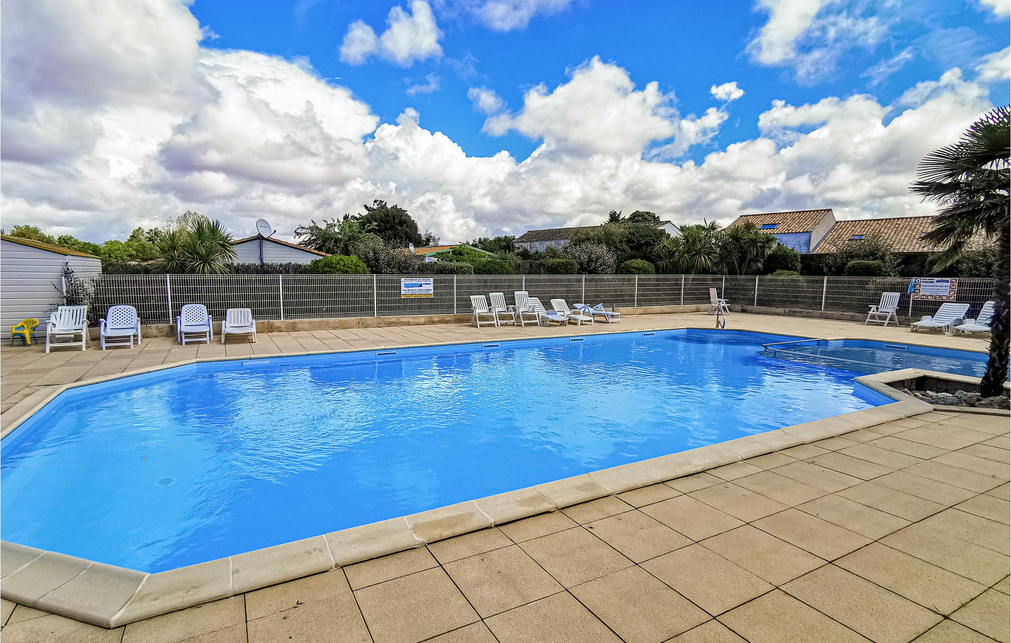 Vakantiehuis met zwembad in L%$&Aiguillon sur Vie (Frankrijk) voor 4 personen