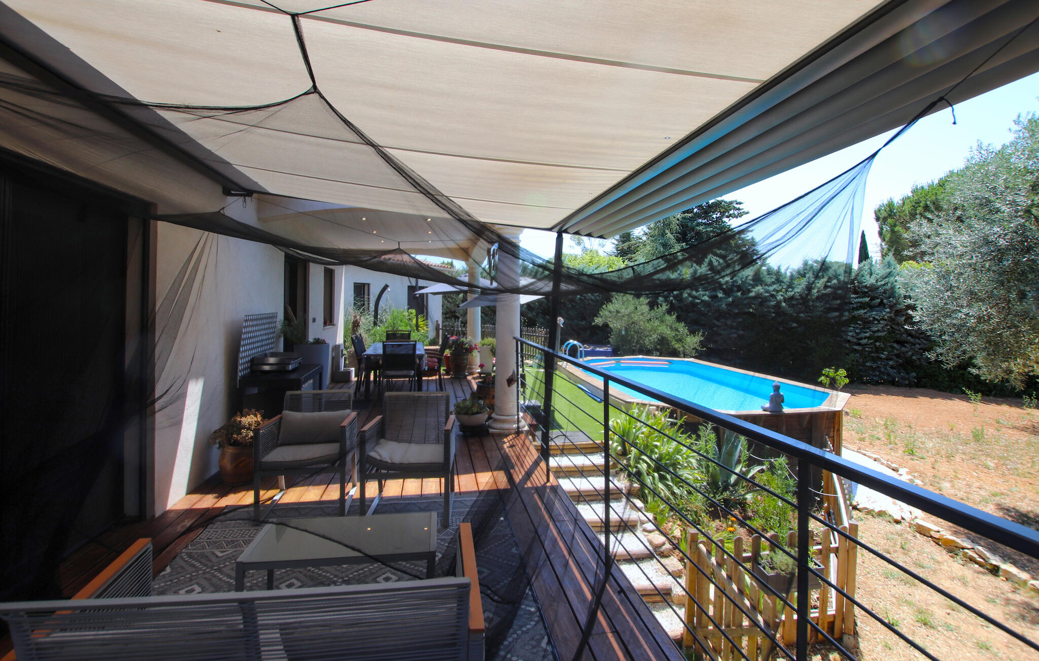 Vakantiehuis met omheinde tuin in Regusse (Frankrijk) 1 hond is welkom