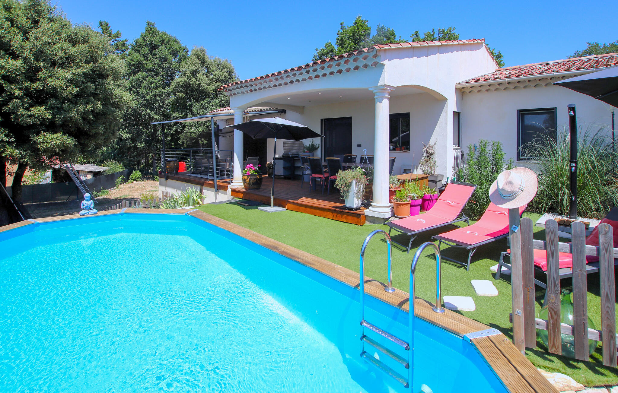 Vakantiehuis met omheinde tuin in Regusse (Frankrijk) 1 hond is welkom