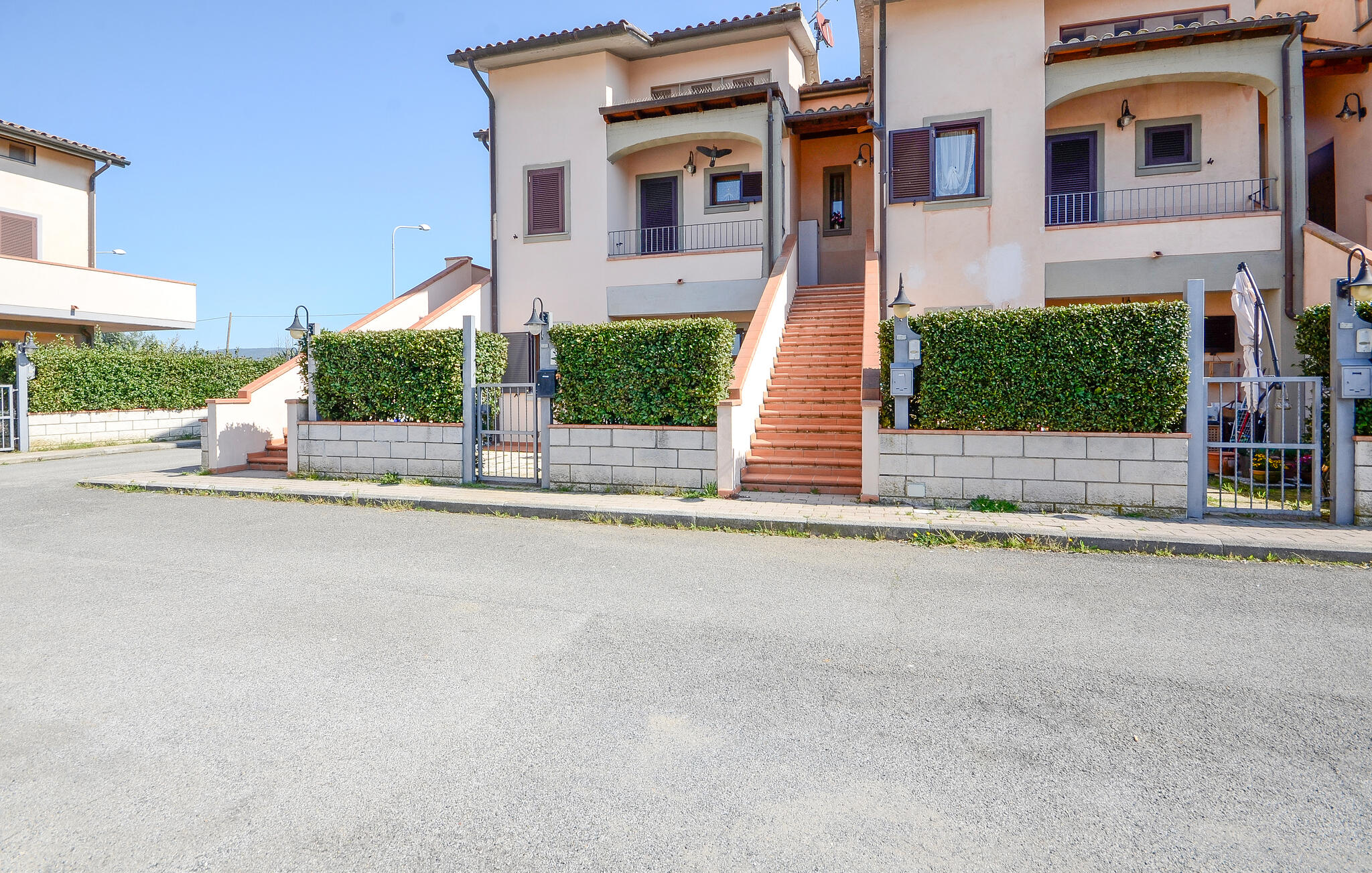 Vakantiehuis met omheinde tuin in Pomonte (Italië) 1 hond is welkom