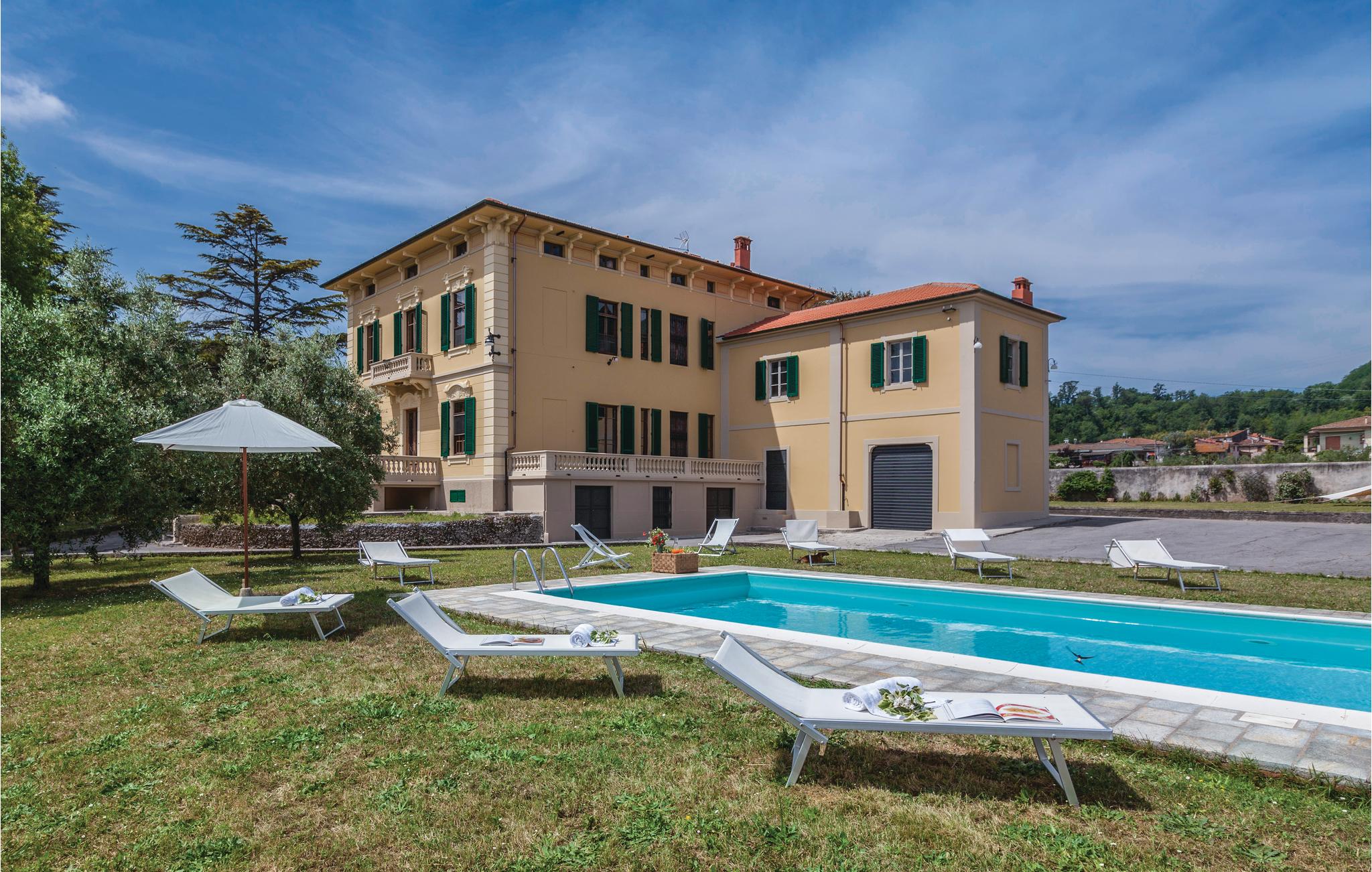 Vakantiehuis met privé zwembad in Lucca (Italië) voor 12 personen