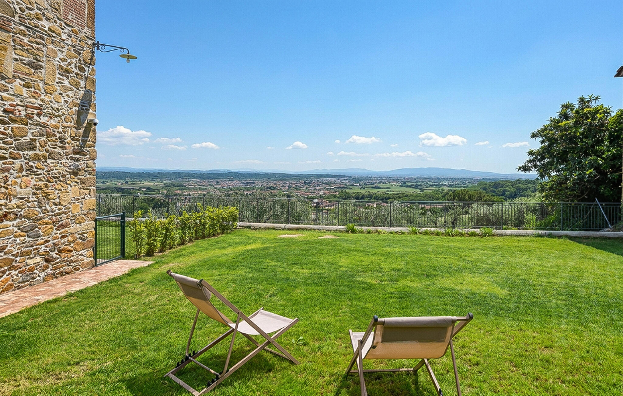 Ferienhaus mit umzäuntem Garten in Buti (Italien) und 1 Hund erlaubt