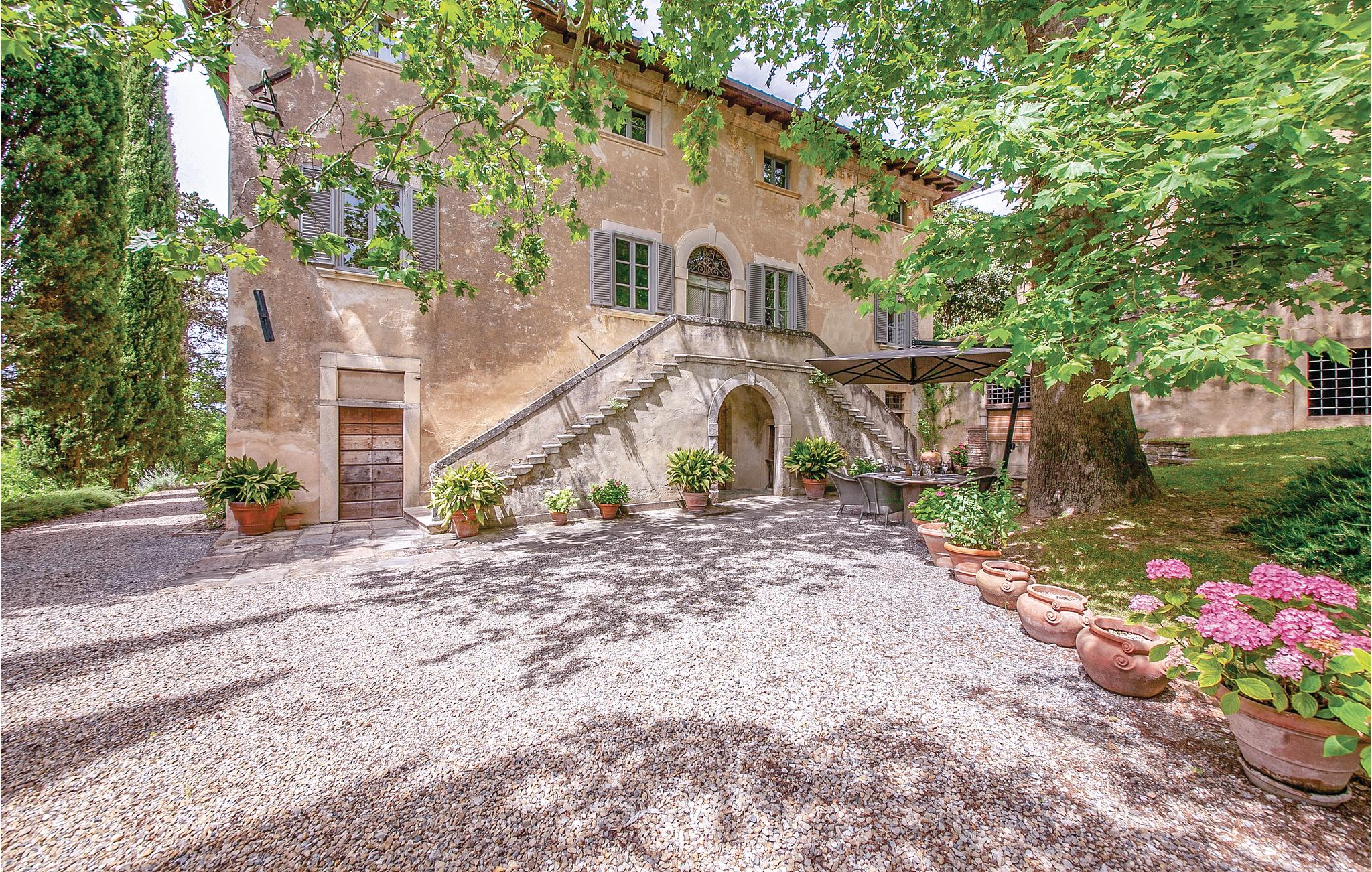 Vakantiehuis met privé zwembad in Lari (Italië) voor 16 personen