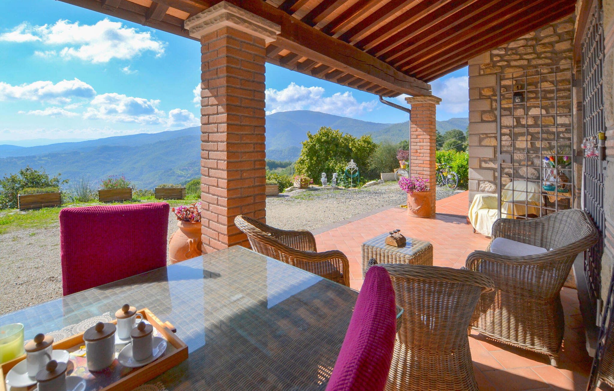 Vakantiehuis met omheinde tuin in Caprese Michelangelo (Italië) 2 honden zijn welkom