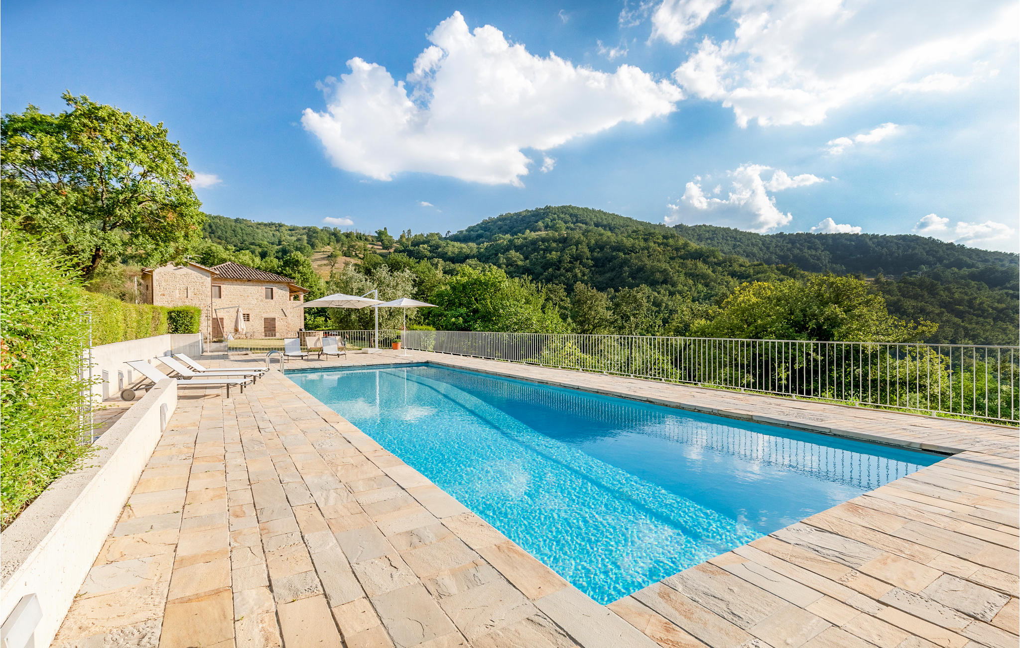 Vakantiehuis met zwembad in Valfabbrica (Italië) voor 3 personen