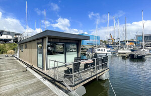 Houseboat - Hellevoetsluis , Holland - HZH041 1